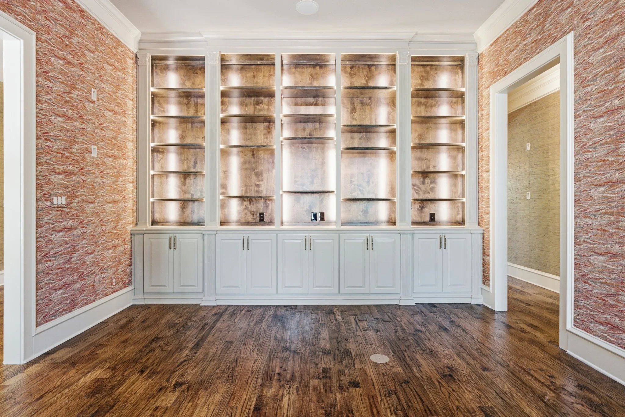 Single Family Residence For Sale in Smith County , 3312 Ridge Bluff Circle, Tyler, Texas 75707, 4 Bedrooms, 5 Bathrooms, 3 Garage spaces, 4,313 Sqft, built in 2012, Price $1,200,000, mls#21352513, Real Estate Agent in Tyler, Homes For Sale in Smith county, Homes For Sale in Tyler, Realtor in Tyler Texas, Real Estate Brokerage Independent Realty Texas, Luminita Cordes Realtor