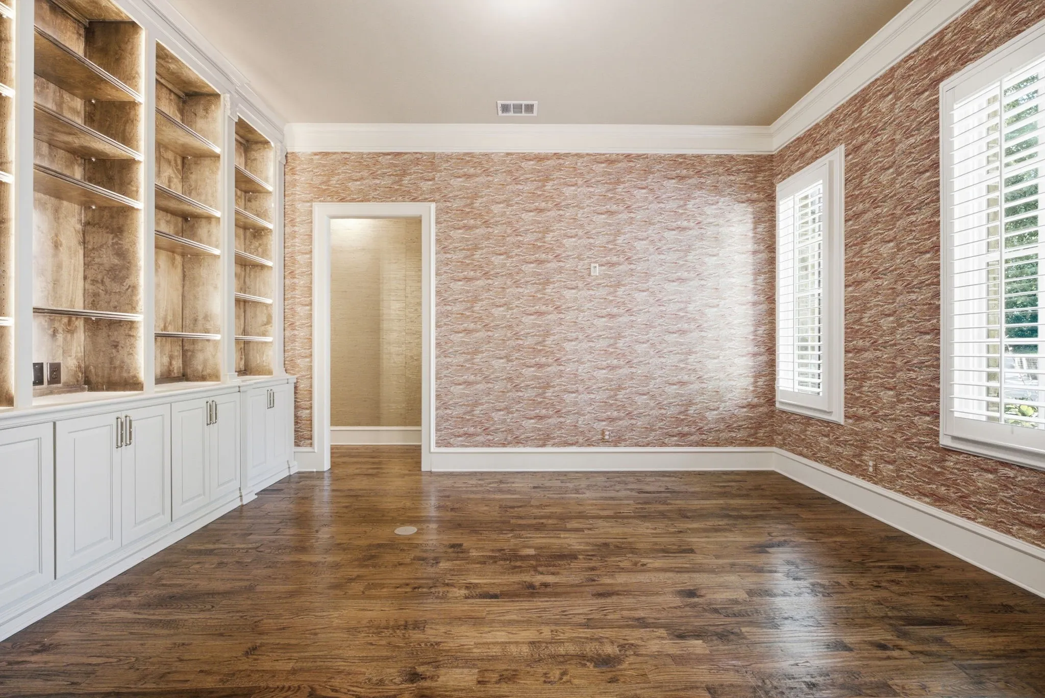 Single Family Residence For Sale in Smith County , 3312 Ridge Bluff Circle, Tyler, Texas 75707, 4 Bedrooms, 5 Bathrooms, 3 Garage spaces, 4,313 Sqft, built in 2012, Price $1,200,000, mls#21352513, Real Estate Agent in Tyler, Homes For Sale in Smith county, Homes For Sale in Tyler, Realtor in Tyler Texas, Real Estate Brokerage Independent Realty Texas, Luminita Cordes Realtor