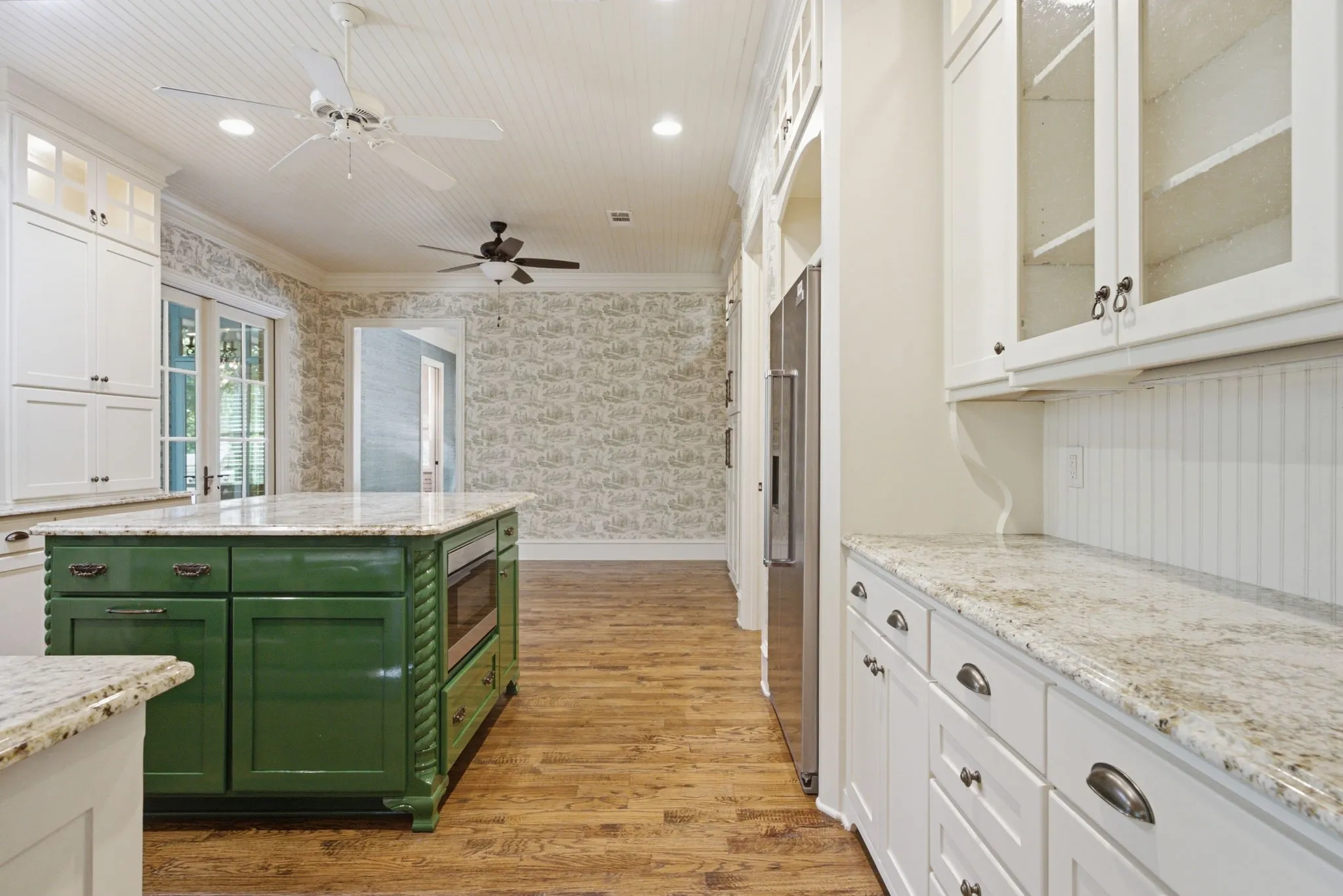 Single Family Residence For Sale in Smith County , 3312 Ridge Bluff Circle, Tyler, Texas 75707, 4 Bedrooms, 5 Bathrooms, 3 Garage spaces, 4,313 Sqft, built in 2012, Price $1,200,000, mls#21352513, Real Estate Agent in Tyler, Homes For Sale in Smith county, Homes For Sale in Tyler, Realtor in Tyler Texas, Real Estate Brokerage Independent Realty Texas, Luminita Cordes Realtor