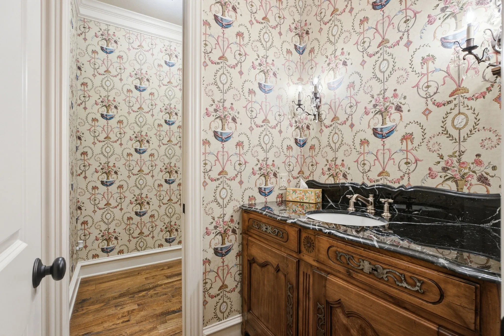 Single Family Residence For Sale in Smith County , 3312 Ridge Bluff Circle, Tyler, Texas 75707, 4 Bedrooms, 5 Bathrooms, 3 Garage spaces, 4,313 Sqft, built in 2012, Price $1,200,000, mls#21352513, Real Estate Agent in Tyler, Homes For Sale in Smith county, Homes For Sale in Tyler, Realtor in Tyler Texas, Real Estate Brokerage Independent Realty Texas, Luminita Cordes Realtor