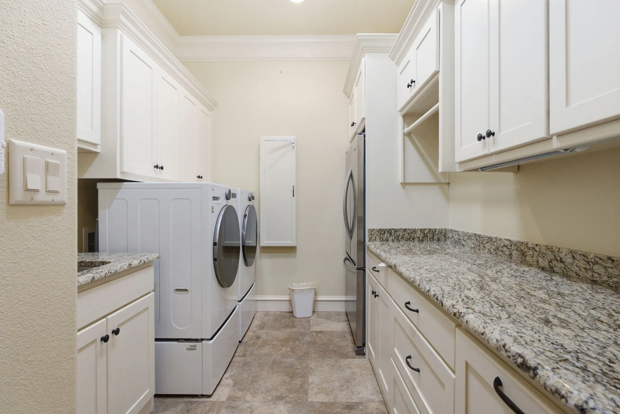 Single Family Residence For Sale in Smith County , 3312 Ridge Bluff Circle, Tyler, Texas 75707, 4 Bedrooms, 5 Bathrooms, 3 Garage spaces, 4,313 Sqft, built in 2012, Price $1,200,000, mls#21352513, Real Estate Agent in Tyler, Homes For Sale in Smith county, Homes For Sale in Tyler, Realtor in Tyler Texas, Real Estate Brokerage Independent Realty Texas, Luminita Cordes Realtor
