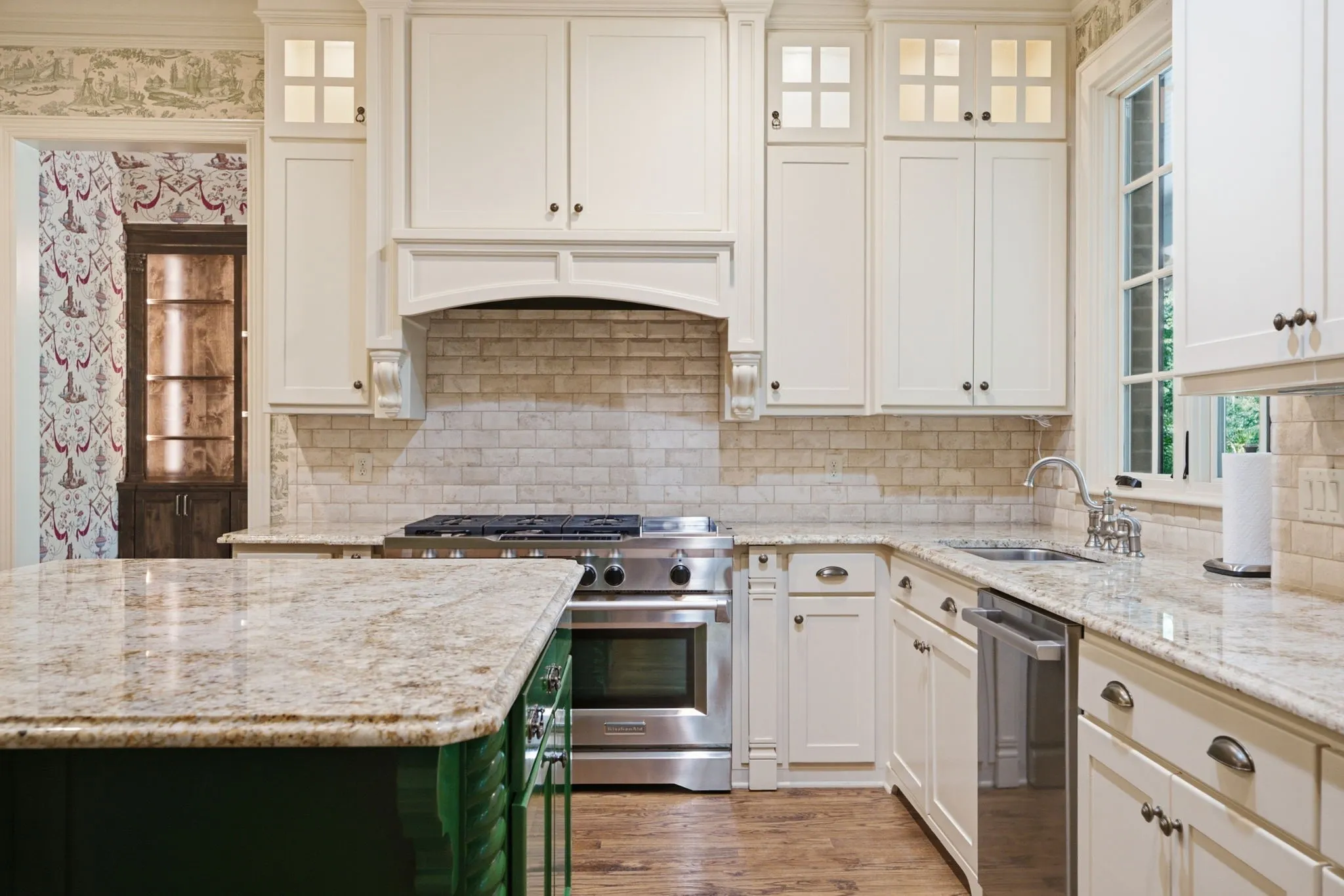 Single Family Residence For Sale in Smith County , 3312 Ridge Bluff Circle, Tyler, Texas 75707, 4 Bedrooms, 5 Bathrooms, 3 Garage spaces, 4,313 Sqft, built in 2012, Price $1,200,000, mls#21352513, Real Estate Agent in Tyler, Homes For Sale in Smith county, Homes For Sale in Tyler, Realtor in Tyler Texas, Real Estate Brokerage Independent Realty Texas, Luminita Cordes Realtor