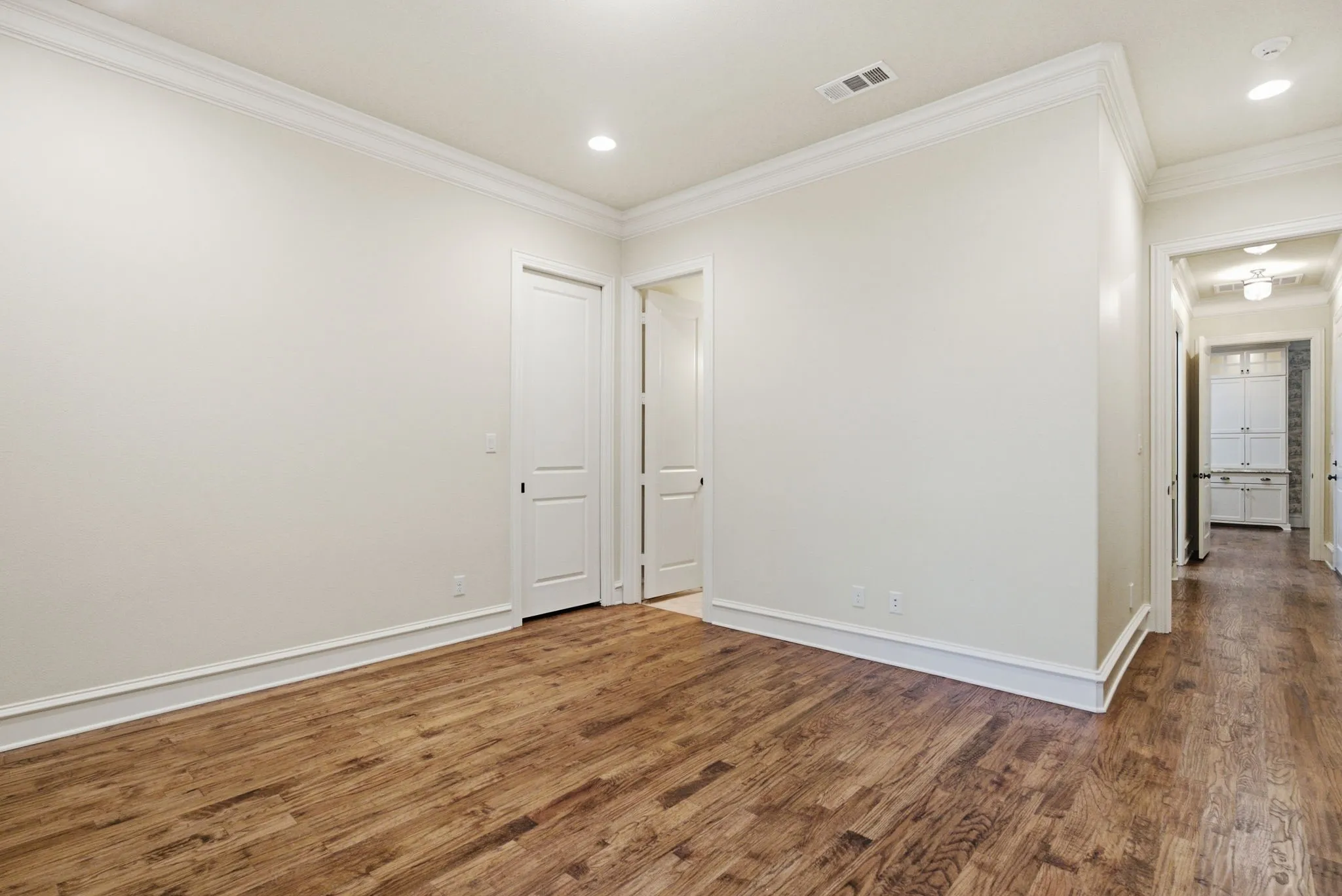 Single Family Residence For Sale in Smith County , 3312 Ridge Bluff Circle, Tyler, Texas 75707, 4 Bedrooms, 5 Bathrooms, 3 Garage spaces, 4,313 Sqft, built in 2012, Price $1,200,000, mls#21352513, Real Estate Agent in Tyler, Homes For Sale in Smith county, Homes For Sale in Tyler, Realtor in Tyler Texas, Real Estate Brokerage Independent Realty Texas, Luminita Cordes Realtor