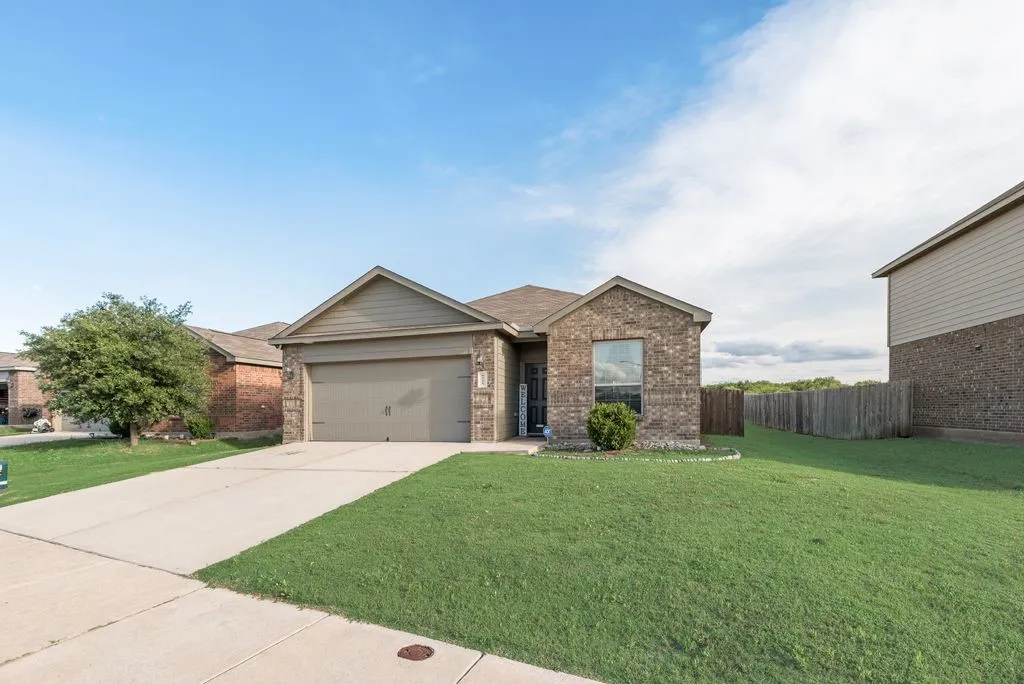 Single Family Residence For Rent in Tarrant County , 6325 Verdon Gorge Drive, Fort Worth, Texas 76179, 3 Bedroom, 2 Bathroom, 2 Garage spaces, 1,636 Sqft, built in 2018, mls#21344668, Real Estate Agent in Fort Worth, Homes For Rent in Tarrant county, Homes For Rent in Fort Worth, Realtor in Fort Worth Texas, Real Estate Brokerage Independent Realty Texas, Luminita Cordes Realtor