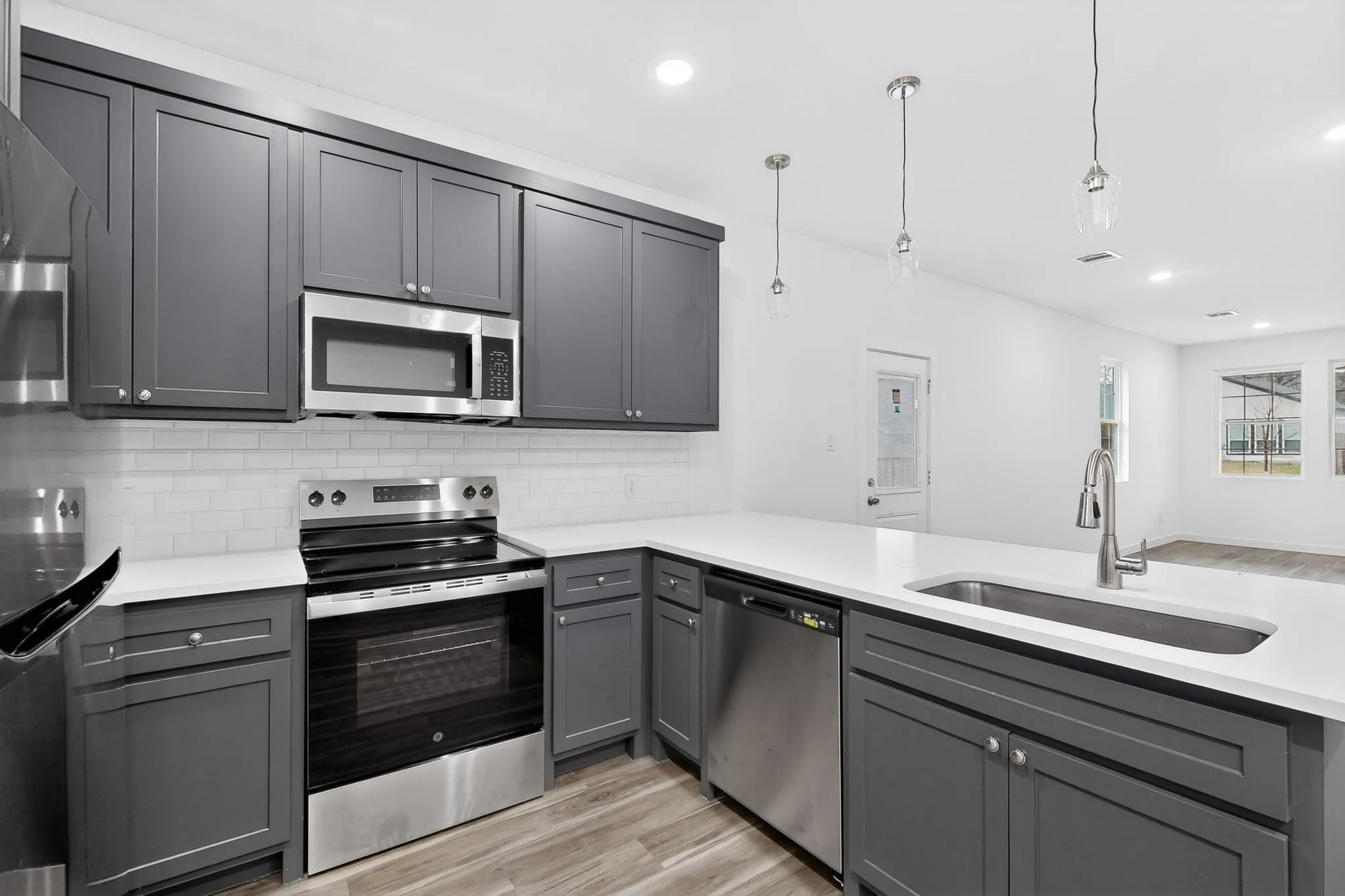 Single Family Residence For Sale in Dallas County , 4523 Metropolitan Avenue, Dallas, Texas 75210, 3 Bedroom, 2 Bathroom, 2 Garage spaces, 1,415 Sqft, built in 2026, mls#21352417, Real Estate Agent in Dallas, Homes For Sale in Dallas county, Homes For Sale in Dallas, Realtor in Dallas Texas, Real Estate Brokerage Independent Realty Texas, Luminita Cordes Realtor