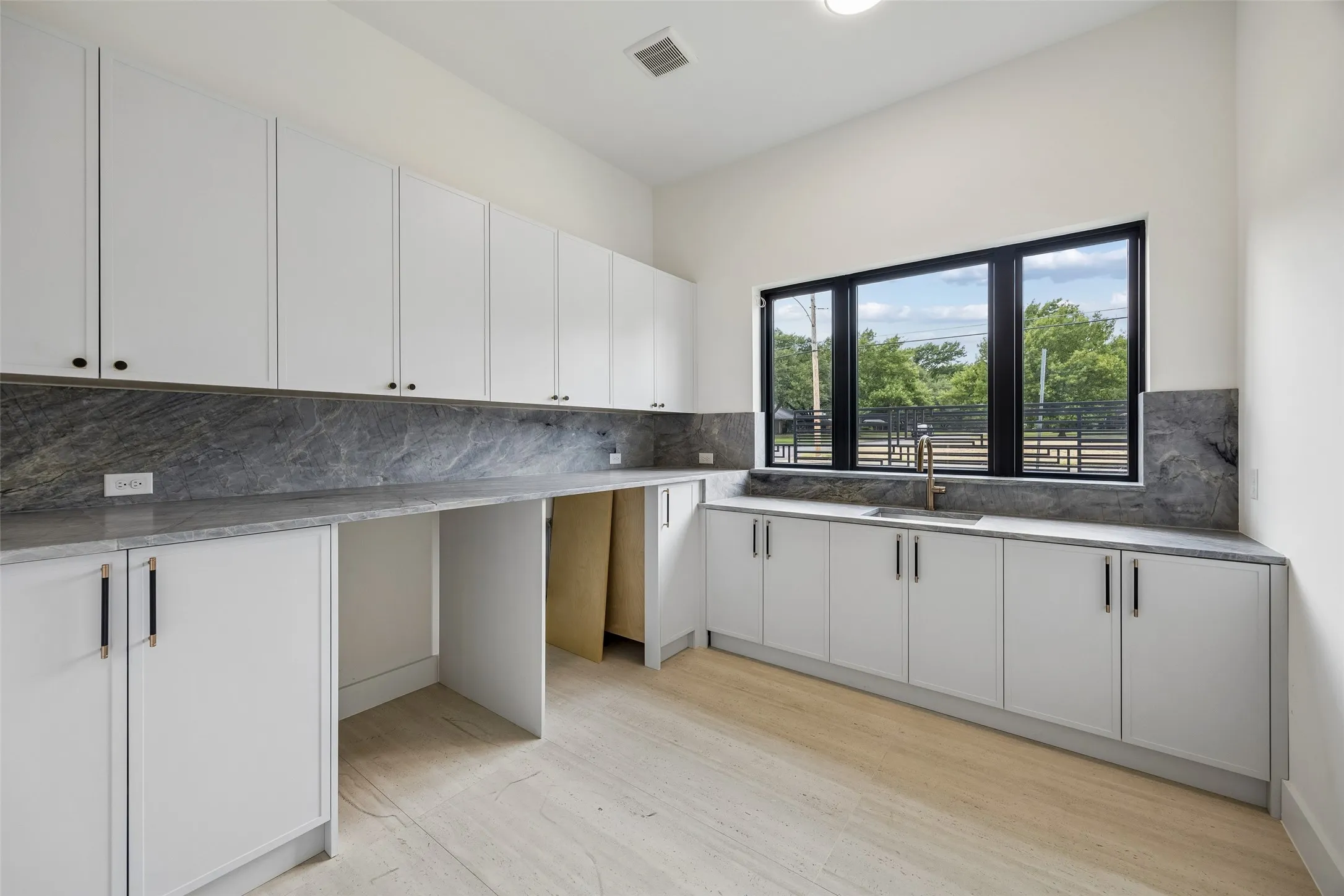Single Family Residence For Sale in Dallas County , 3807 Pallos Verdas Drive, Dallas, Texas 75229, 6 Bedroom, 7 Bathroom, 3 Garage spaces, 6,510 Sqft, built in 2026, mls#21199377, Real Estate Agent in Dallas, Homes For Sale in Dallas county, Homes For Sale in Dallas, Realtor in Dallas Texas, Real Estate Brokerage Independent Realty Texas, Luminita Cordes Realtor