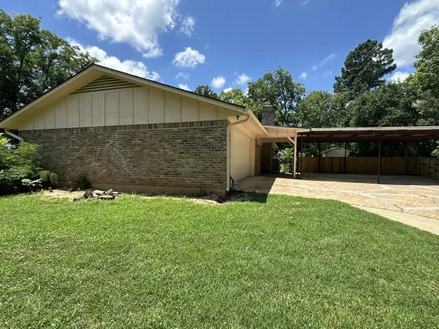 Single Family Residence For Sale in Red River (TX) County , 120 W Deport Street, Detroit, Texas 75436, 3 Bedroom, 2 Bathroom, 2 Garage spaces, 2,195 Sqft, built in 1973, mls#21352514, Real Estate Agent in Detroit, Homes For Sale in Red River (TX) county, Homes For Sale in Detroit, Realtor in Detroit Texas, Real Estate Brokerage Independent Realty Texas, Luminita Cordes Realtor