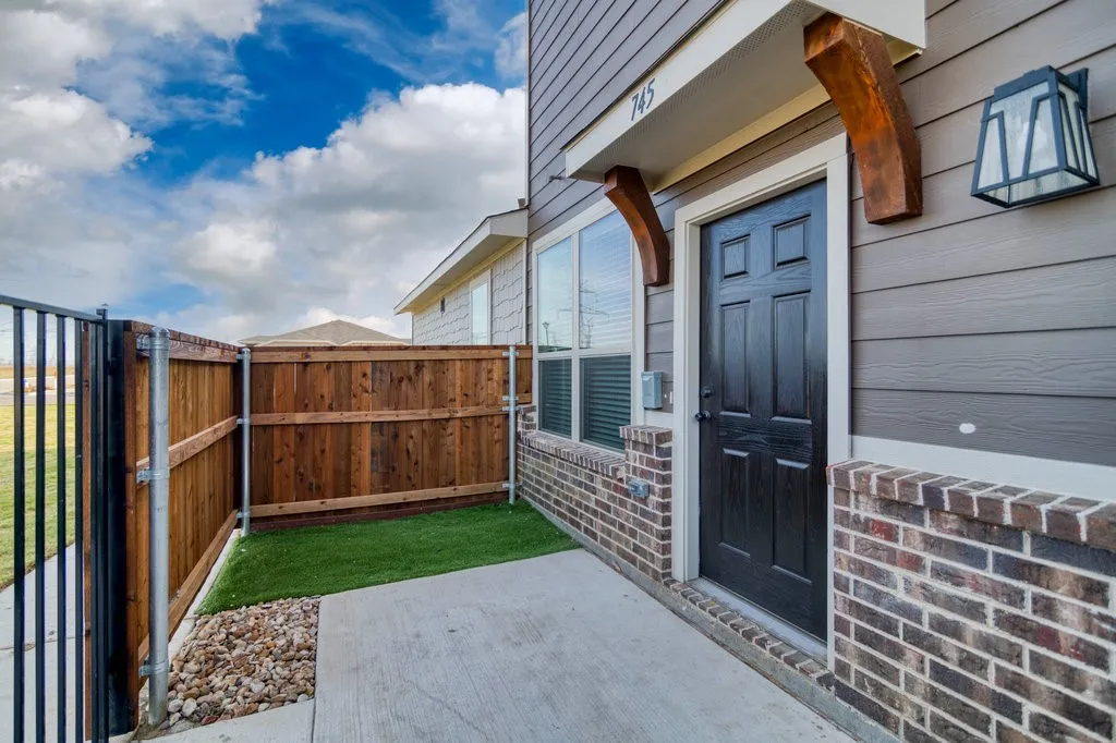 Apartment For Rent in Ellis County , 745 Harvest Moon Drive, Venus, Texas 76084, 2 Bedroom, 2 Bathroom, 1 Garage spaces, 1,134 Sqft, built in 2022, mls#21352532, Real Estate Agent in Venus, Homes For Rent in Ellis county, Homes For Rent in Venus, Realtor in Venus Texas, Real Estate Brokerage Independent Realty Texas, Luminita Cordes Realtor