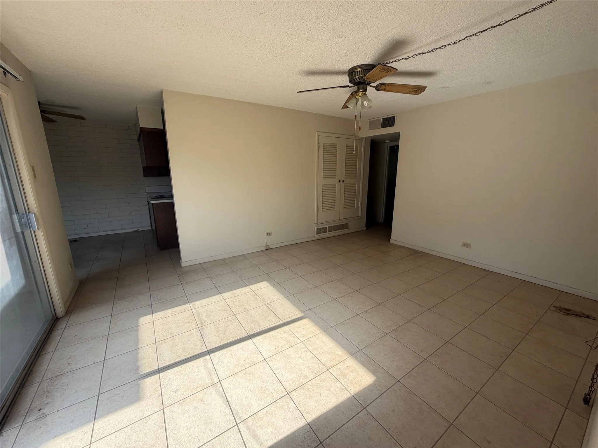 Apartment For Rent in Taylor County , 3535 Yale Avenue 4, Abilene, Texas 79603, 2 Bedrooms, 1 Bathroom, Garage spaces, 10,175 Sqft, built in 1961, Price $1,850, mls#21352080, Real Estate Agent in Abilene, Homes For Rent in Taylor county, Homes For Rent in Abilene, Realtor in Abilene Texas, Real Estate Brokerage Independent Realty Texas, Luminita Cordes Realtor