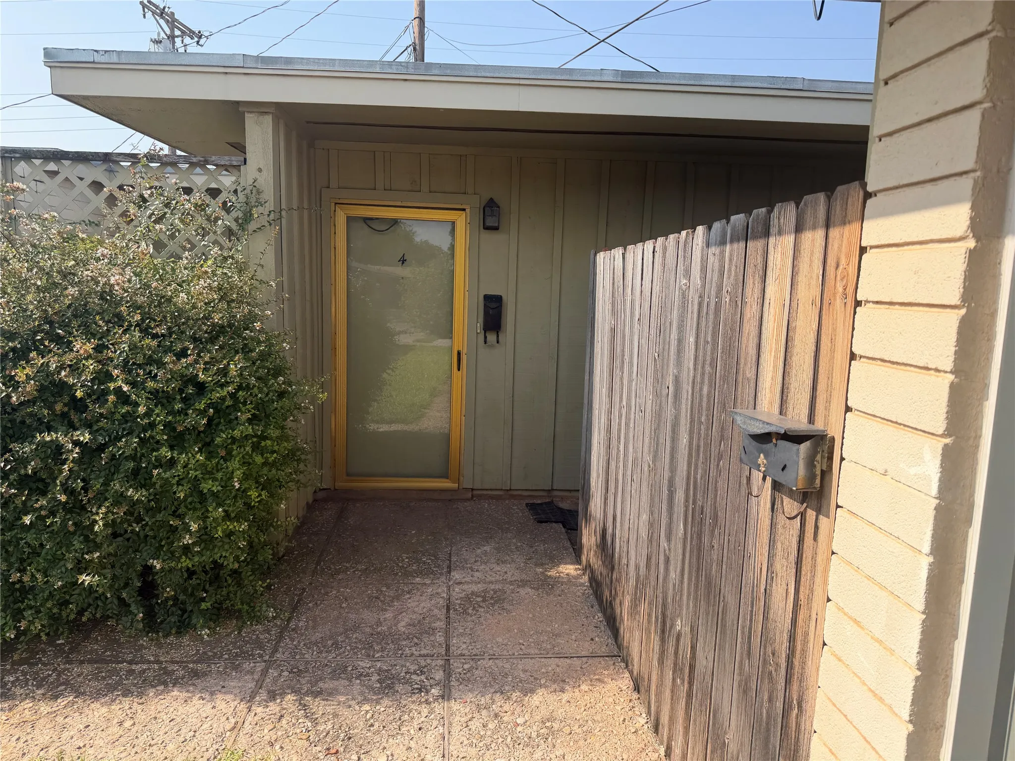 Apartment For Rent in Taylor County , 3535 Yale Avenue 4, Abilene, Texas 79603, 2 Bedrooms, 1 Bathroom, Garage spaces, 10,175 Sqft, built in 1961, Price $1,850, mls#21352080, Real Estate Agent in Abilene, Homes For Rent in Taylor county, Homes For Rent in Abilene, Realtor in Abilene Texas, Real Estate Brokerage Independent Realty Texas, Luminita Cordes Realtor
