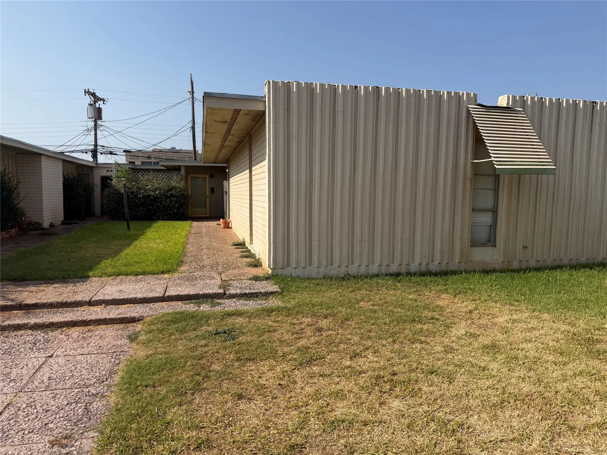 Apartment For Rent in Taylor County , 3535 Yale Avenue 4, Abilene, Texas 79603, 2 Bedrooms, 1 Bathroom, Garage spaces, 10,175 Sqft, built in 1961, Price $1,850, mls#21352080, Real Estate Agent in Abilene, Homes For Rent in Taylor county, Homes For Rent in Abilene, Realtor in Abilene Texas, Real Estate Brokerage Independent Realty Texas, Luminita Cordes Realtor