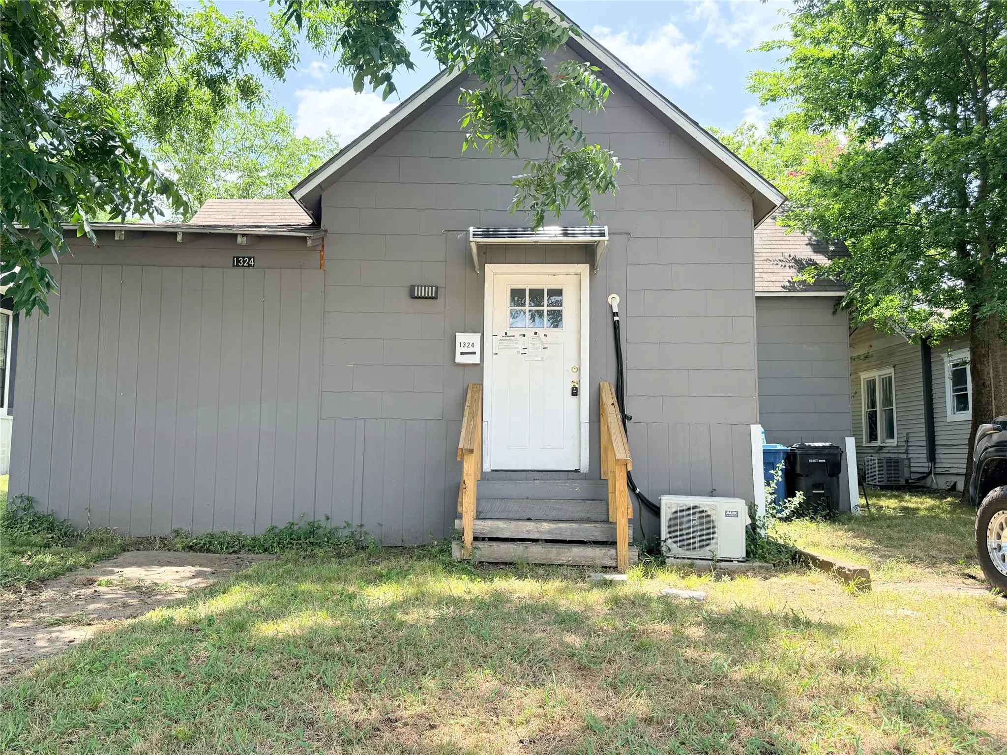 Single Family Residence For Sale in Grayson County , 1324 W Morton Street, Denison, Texas 75020, 3 Bedroom, 1 Bathroom, Garage spaces, 1,020 Sqft, built in 1925, mls#21352525, Real Estate Agent in Denison, Homes For Sale in Grayson county, Homes For Sale in Denison, Realtor in Denison Texas, Real Estate Brokerage Independent Realty Texas, Luminita Cordes Realtor