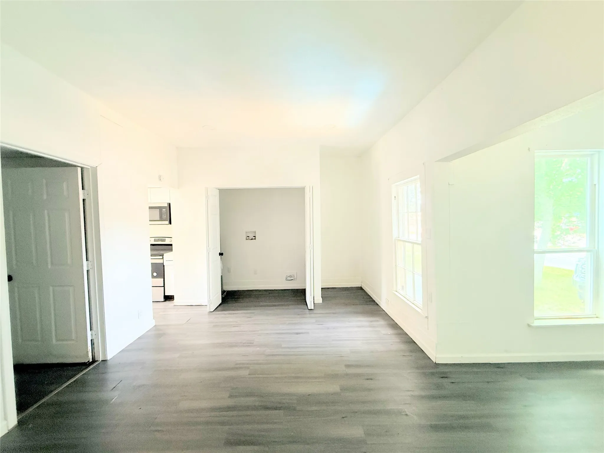 Single Family Residence For Sale in Grayson County , 1324 W Morton Street, Denison, Texas 75020, 3 Bedroom, 1 Bathroom, Garage spaces, 1,020 Sqft, built in 1925, mls#21352525, Real Estate Agent in Denison, Homes For Sale in Grayson county, Homes For Sale in Denison, Realtor in Denison Texas, Real Estate Brokerage Independent Realty Texas, Luminita Cordes Realtor