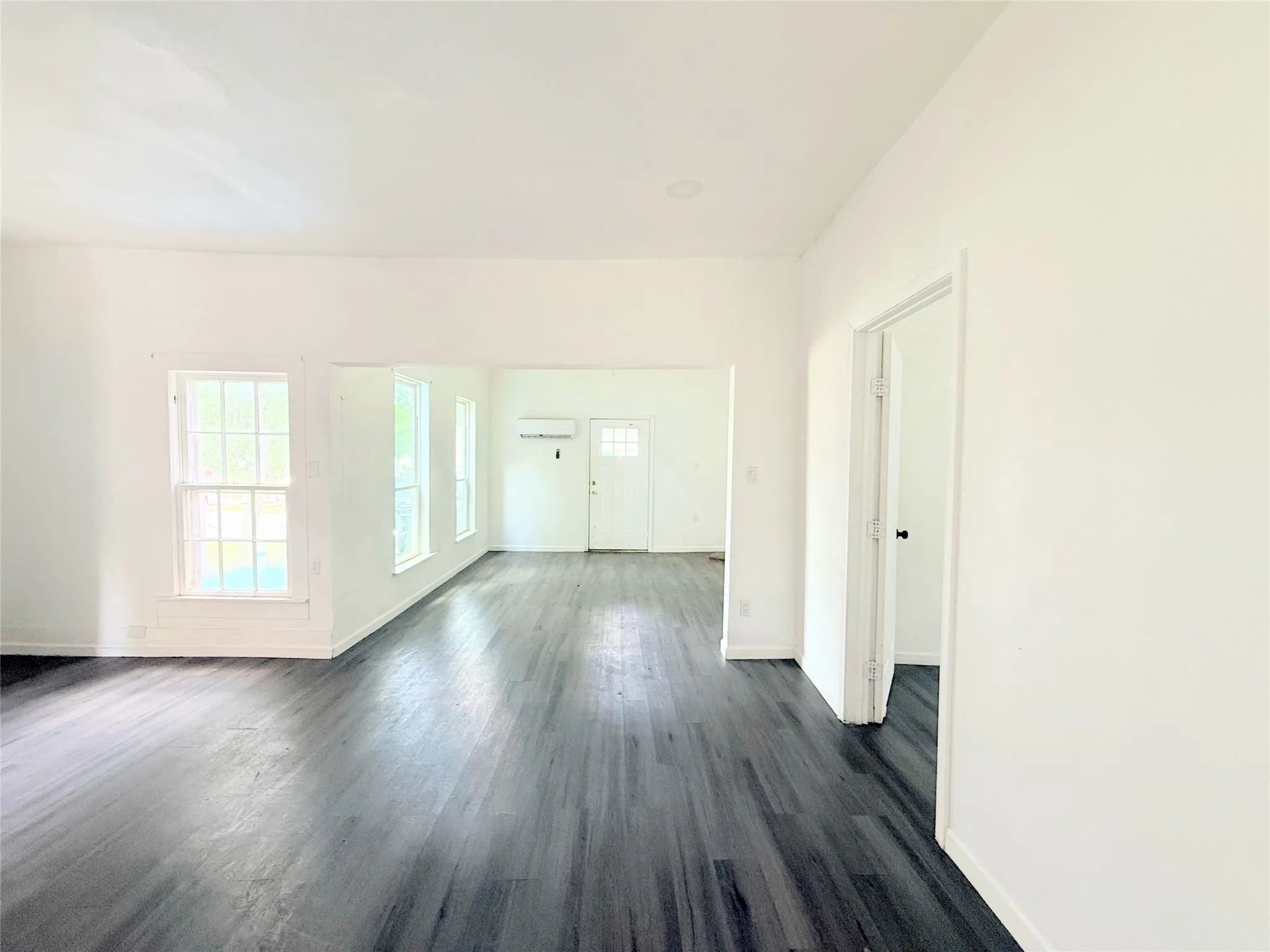 Single Family Residence For Sale in Grayson County , 1324 W Morton Street, Denison, Texas 75020, 3 Bedroom, 1 Bathroom, Garage spaces, 1,020 Sqft, built in 1925, mls#21352525, Real Estate Agent in Denison, Homes For Sale in Grayson county, Homes For Sale in Denison, Realtor in Denison Texas, Real Estate Brokerage Independent Realty Texas, Luminita Cordes Realtor