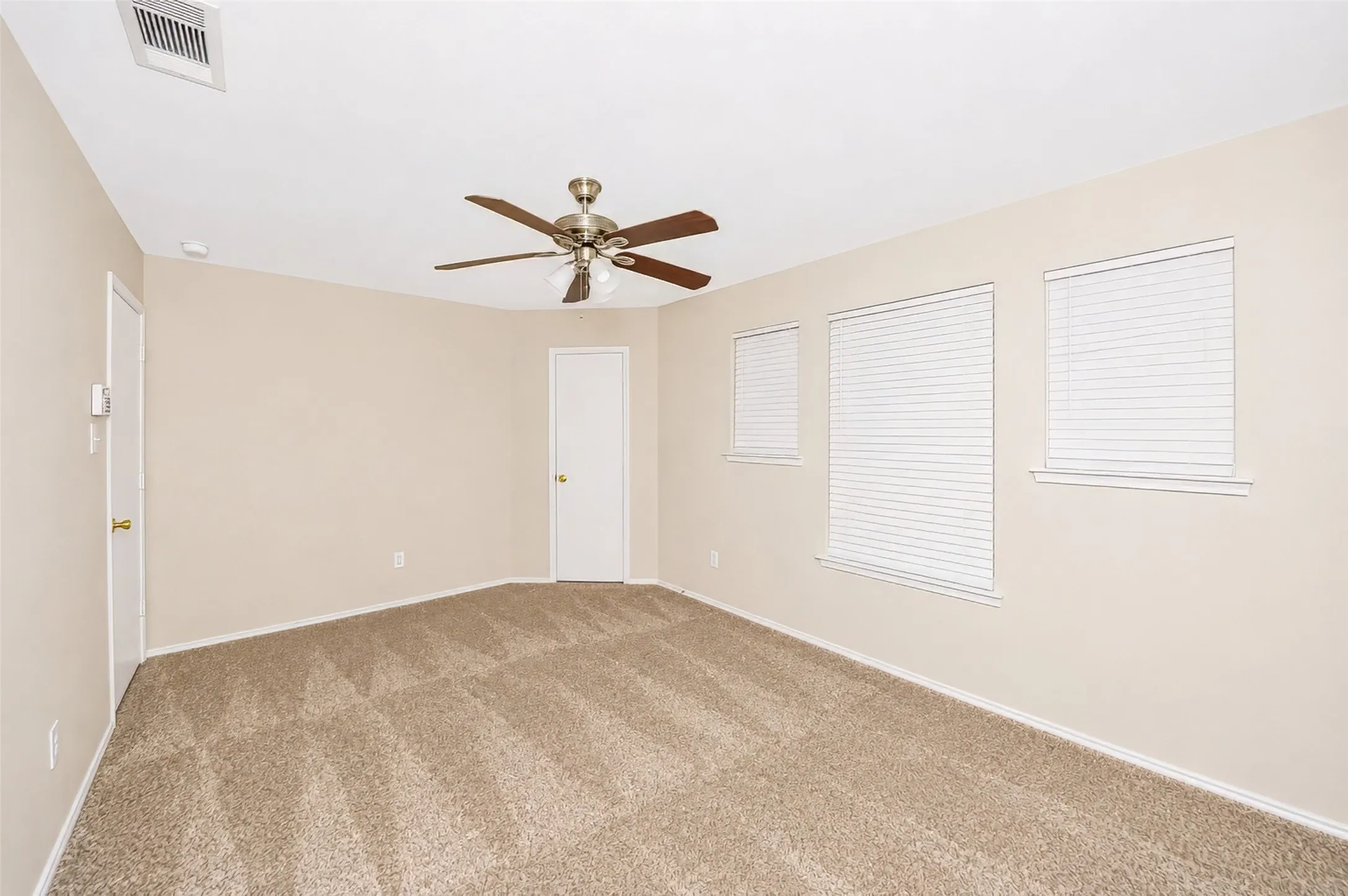 Single Family Residence For Rent in Collin County , 7120 Planters Row Drive, Mc Kinney, Texas 75070, 3 Bedroom, 3 Bathroom, 2 Garage spaces, 1,447 Sqft, built in 2005, mls#21325315, Real Estate Agent in Mc Kinney, Homes For Rent in Collin county, Homes For Rent in Mc Kinney, Realtor in Mc Kinney Texas, Real Estate Brokerage Independent Realty Texas, Luminita Cordes Realtor