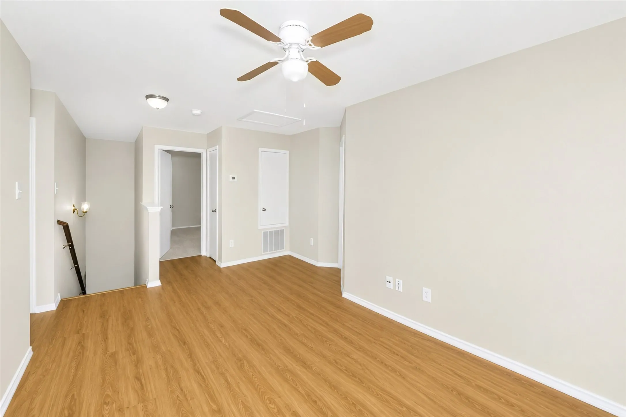 Single Family Residence For Rent in Collin County , 7120 Planters Row Drive, Mc Kinney, Texas 75070, 3 Bedroom, 3 Bathroom, 2 Garage spaces, 1,447 Sqft, built in 2005, mls#21325315, Real Estate Agent in Mc Kinney, Homes For Rent in Collin county, Homes For Rent in Mc Kinney, Realtor in Mc Kinney Texas, Real Estate Brokerage Independent Realty Texas, Luminita Cordes Realtor