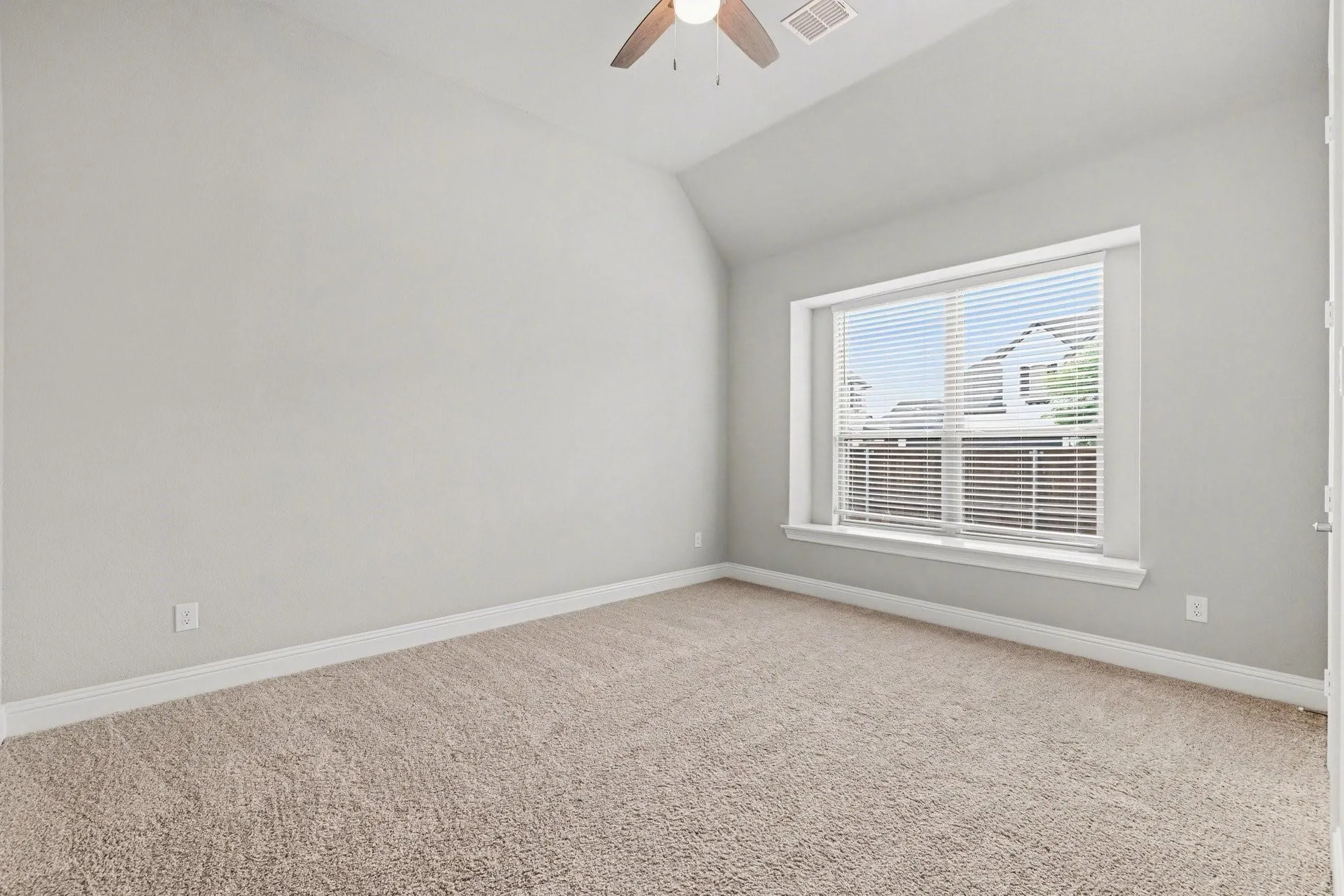 Single Family Residence For Sale in Collin County , 3508 Ruffian Court, Celina, Texas 75071, 6 Bedroom, 4 Bathroom, 2 Garage spaces, 3,384 Sqft, built in 2021, mls#21352363, Real Estate Agent in Celina, Homes For Sale in Collin county, Homes For Sale in Celina, Realtor in Celina Texas, Real Estate Brokerage Independent Realty Texas, Luminita Cordes Realtor