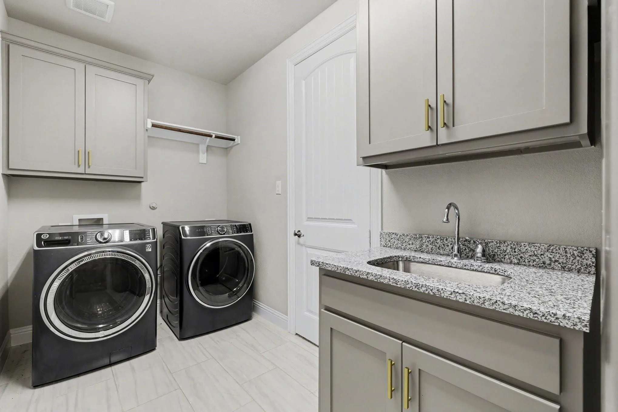 Single Family Residence For Sale in Collin County , 3508 Ruffian Court, Celina, Texas 75071, 6 Bedroom, 4 Bathroom, 2 Garage spaces, 3,384 Sqft, built in 2021, mls#21352363, Real Estate Agent in Celina, Homes For Sale in Collin county, Homes For Sale in Celina, Realtor in Celina Texas, Real Estate Brokerage Independent Realty Texas, Luminita Cordes Realtor