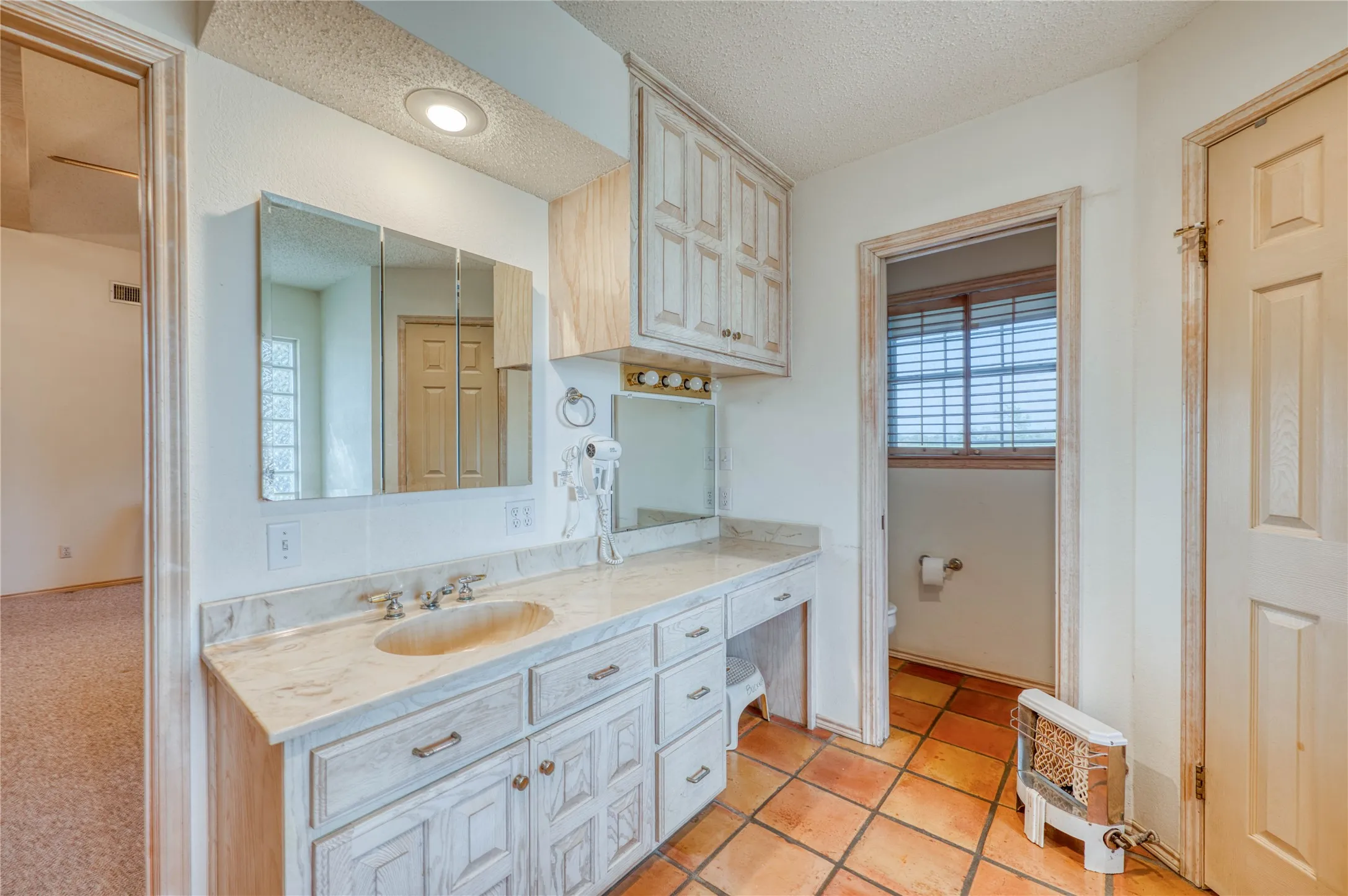 Single Family Residence For Sale in Limestone County , 1829 W FM 1246, Thornton, Texas 76687, 3 Bedrooms, 3 Bathrooms, Garage spaces, 2,512 Sqft, built in 1993, Price $1,650,000, mls#21352515, Real Estate Agent in Thornton, Homes For Sale in Limestone county, Homes For Sale in Thornton, Realtor in Thornton Texas, Real Estate Brokerage Independent Realty Texas, Luminita Cordes Realtor