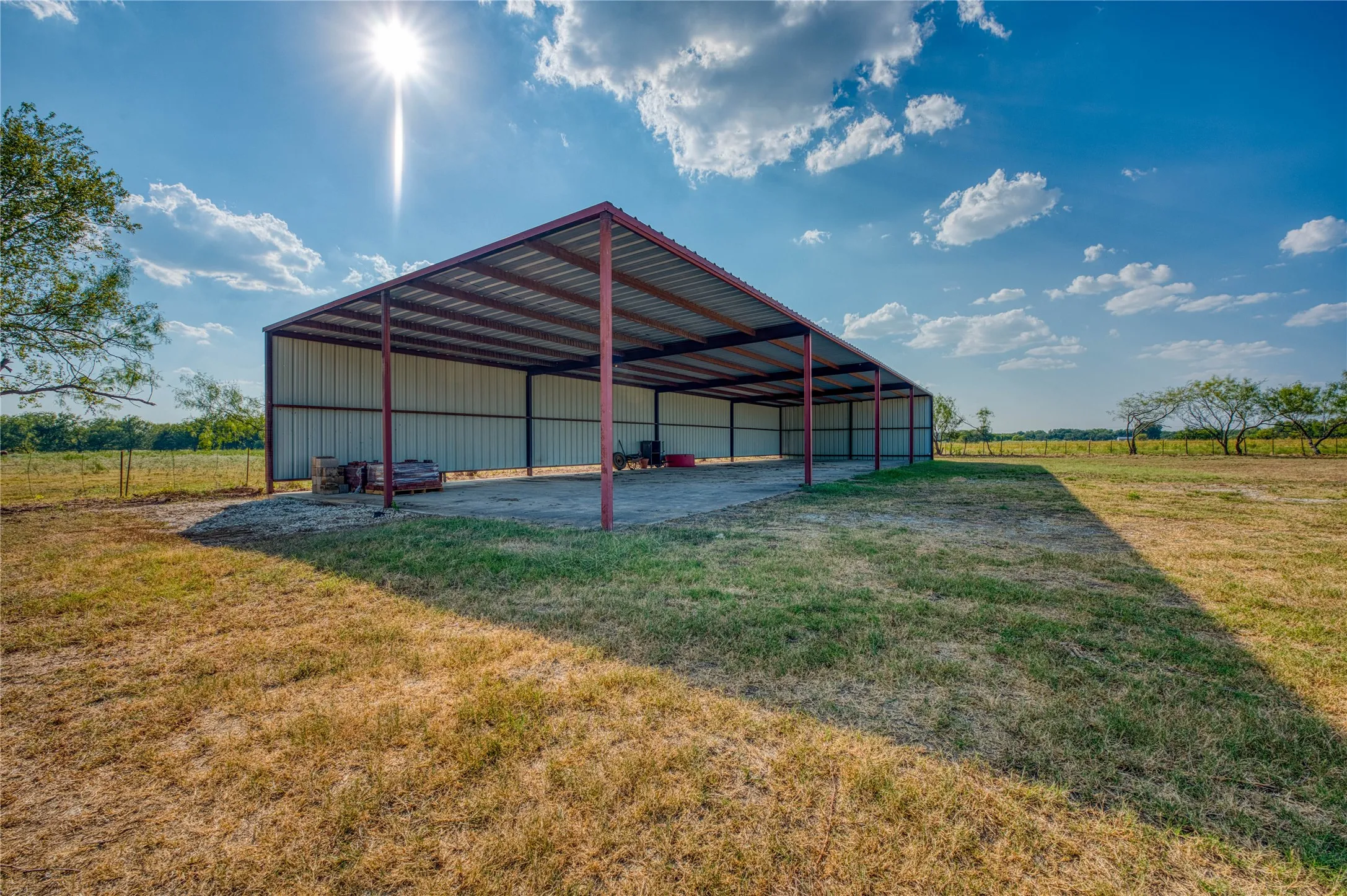 Single Family Residence For Sale in Limestone County , 1829 W FM 1246, Thornton, Texas 76687, 3 Bedrooms, 3 Bathrooms, Garage spaces, 2,512 Sqft, built in 1993, Price $1,650,000, mls#21352515, Real Estate Agent in Thornton, Homes For Sale in Limestone county, Homes For Sale in Thornton, Realtor in Thornton Texas, Real Estate Brokerage Independent Realty Texas, Luminita Cordes Realtor