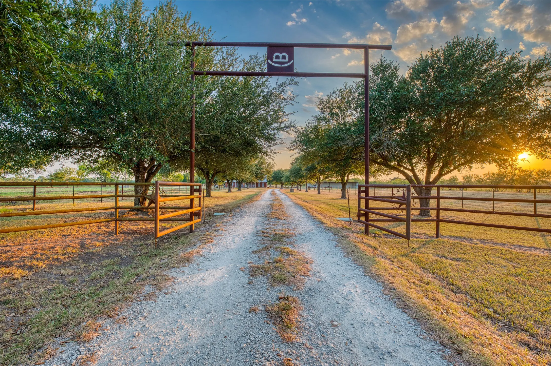 Single Family Residence For Sale in Limestone County , 1829 W FM 1246, Thornton, Texas 76687, 3 Bedrooms, 3 Bathrooms, Garage spaces, 2,512 Sqft, built in 1993, Price $1,650,000, mls#21352515, Real Estate Agent in Thornton, Homes For Sale in Limestone county, Homes For Sale in Thornton, Realtor in Thornton Texas, Real Estate Brokerage Independent Realty Texas, Luminita Cordes Realtor