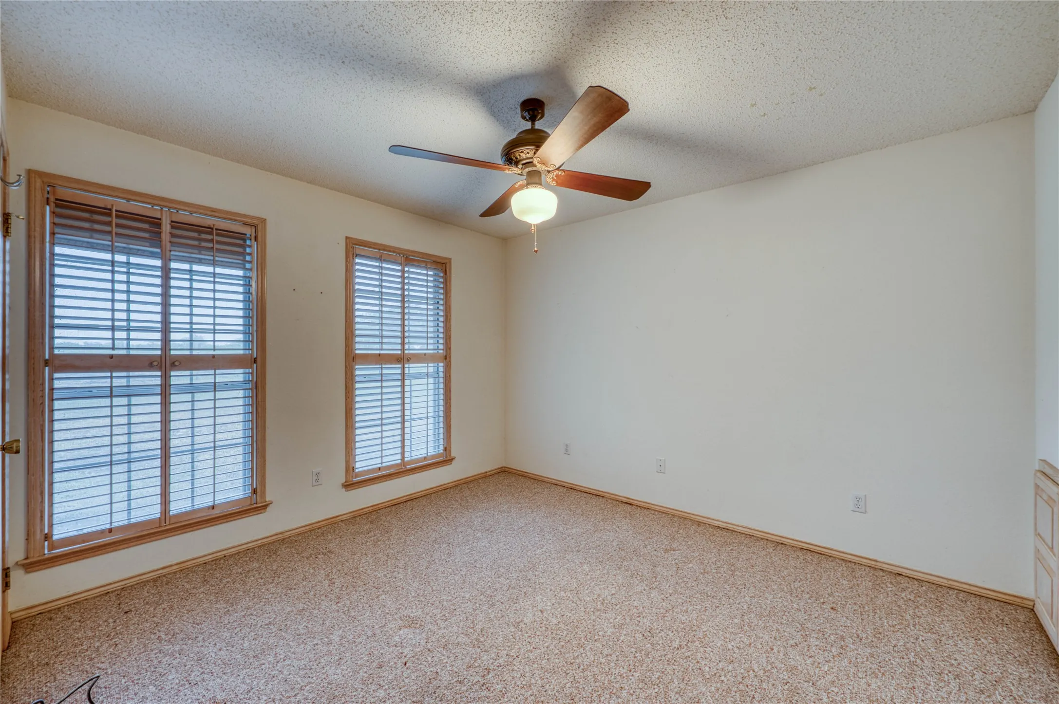 Single Family Residence For Sale in Limestone County , 1829 W FM 1246, Thornton, Texas 76687, 3 Bedrooms, 3 Bathrooms, Garage spaces, 2,512 Sqft, built in 1993, Price $1,650,000, mls#21352515, Real Estate Agent in Thornton, Homes For Sale in Limestone county, Homes For Sale in Thornton, Realtor in Thornton Texas, Real Estate Brokerage Independent Realty Texas, Luminita Cordes Realtor