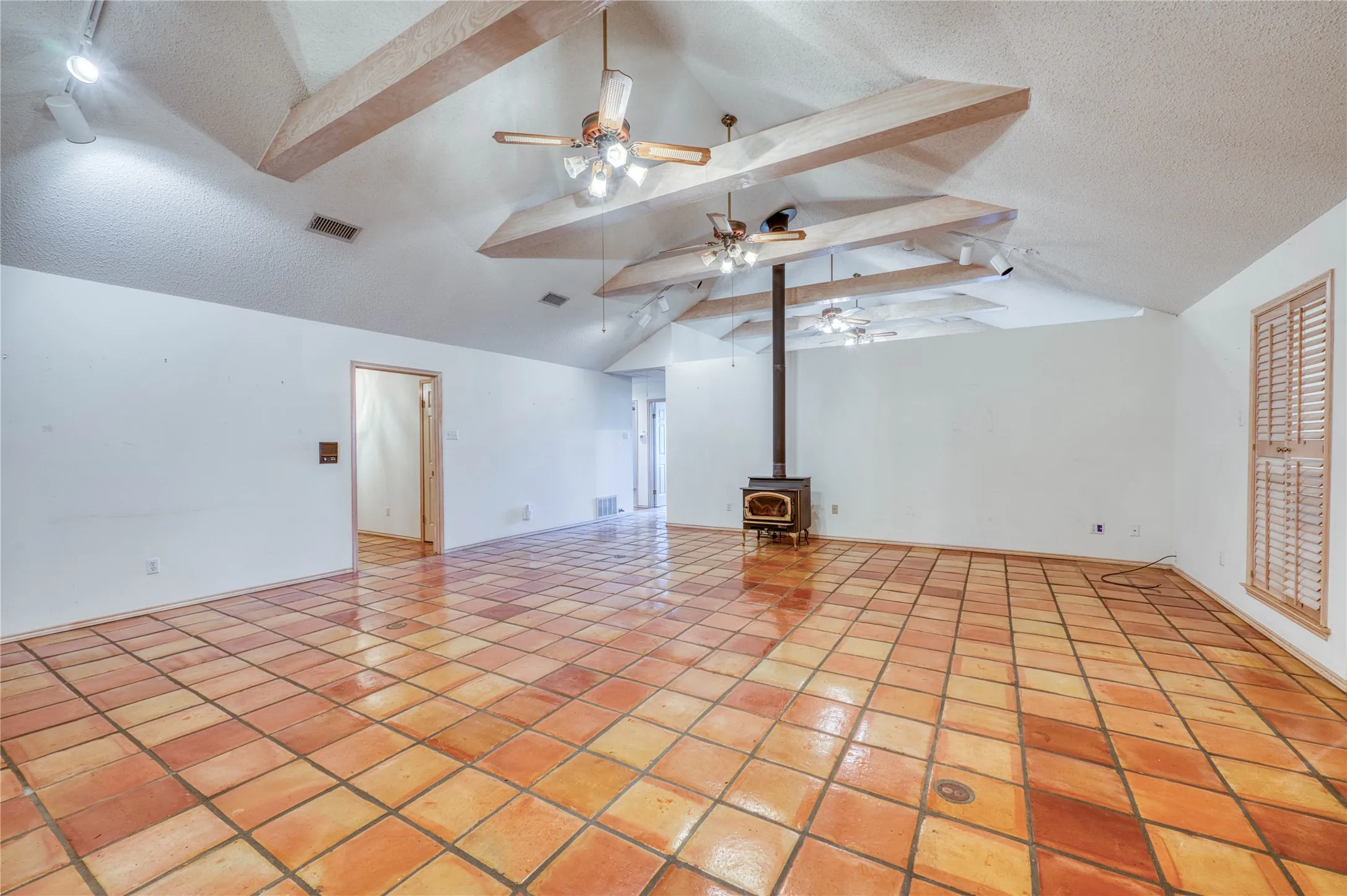 Single Family Residence For Sale in Limestone County , 1829 W FM 1246, Thornton, Texas 76687, 3 Bedrooms, 3 Bathrooms, Garage spaces, 2,512 Sqft, built in 1993, Price $1,650,000, mls#21352515, Real Estate Agent in Thornton, Homes For Sale in Limestone county, Homes For Sale in Thornton, Realtor in Thornton Texas, Real Estate Brokerage Independent Realty Texas, Luminita Cordes Realtor