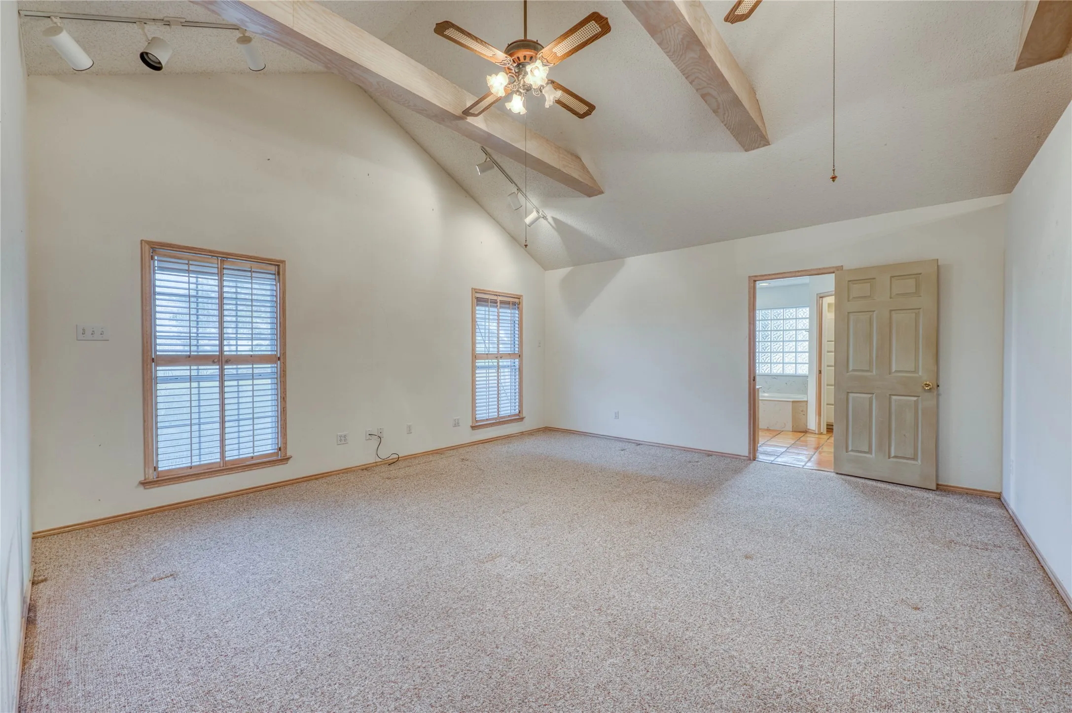 Single Family Residence For Sale in Limestone County , 1829 W FM 1246, Thornton, Texas 76687, 3 Bedrooms, 3 Bathrooms, Garage spaces, 2,512 Sqft, built in 1993, Price $1,650,000, mls#21352515, Real Estate Agent in Thornton, Homes For Sale in Limestone county, Homes For Sale in Thornton, Realtor in Thornton Texas, Real Estate Brokerage Independent Realty Texas, Luminita Cordes Realtor