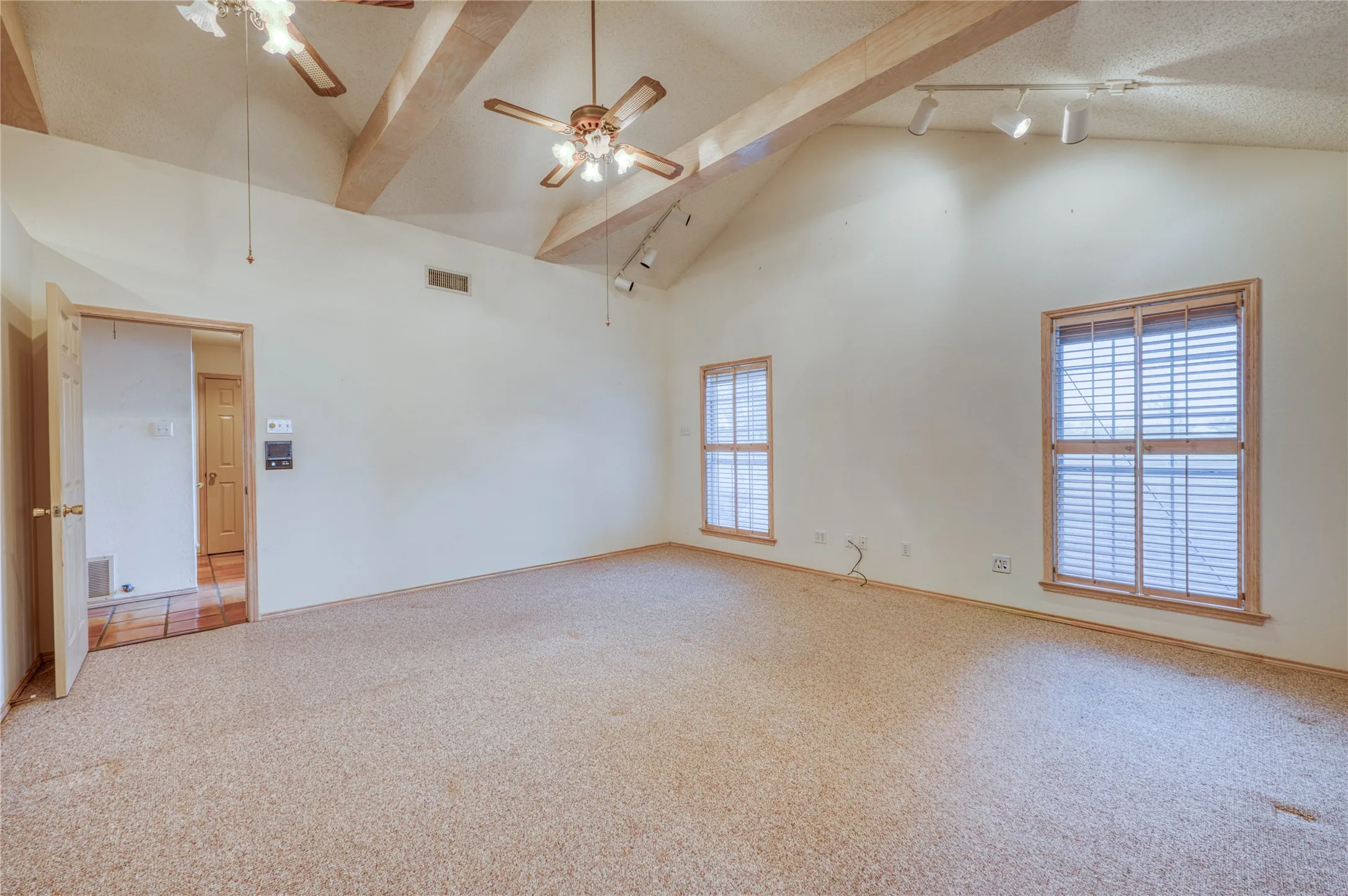 Single Family Residence For Sale in Limestone County , 1829 W FM 1246, Thornton, Texas 76687, 3 Bedrooms, 3 Bathrooms, Garage spaces, 2,512 Sqft, built in 1993, Price $1,650,000, mls#21352515, Real Estate Agent in Thornton, Homes For Sale in Limestone county, Homes For Sale in Thornton, Realtor in Thornton Texas, Real Estate Brokerage Independent Realty Texas, Luminita Cordes Realtor