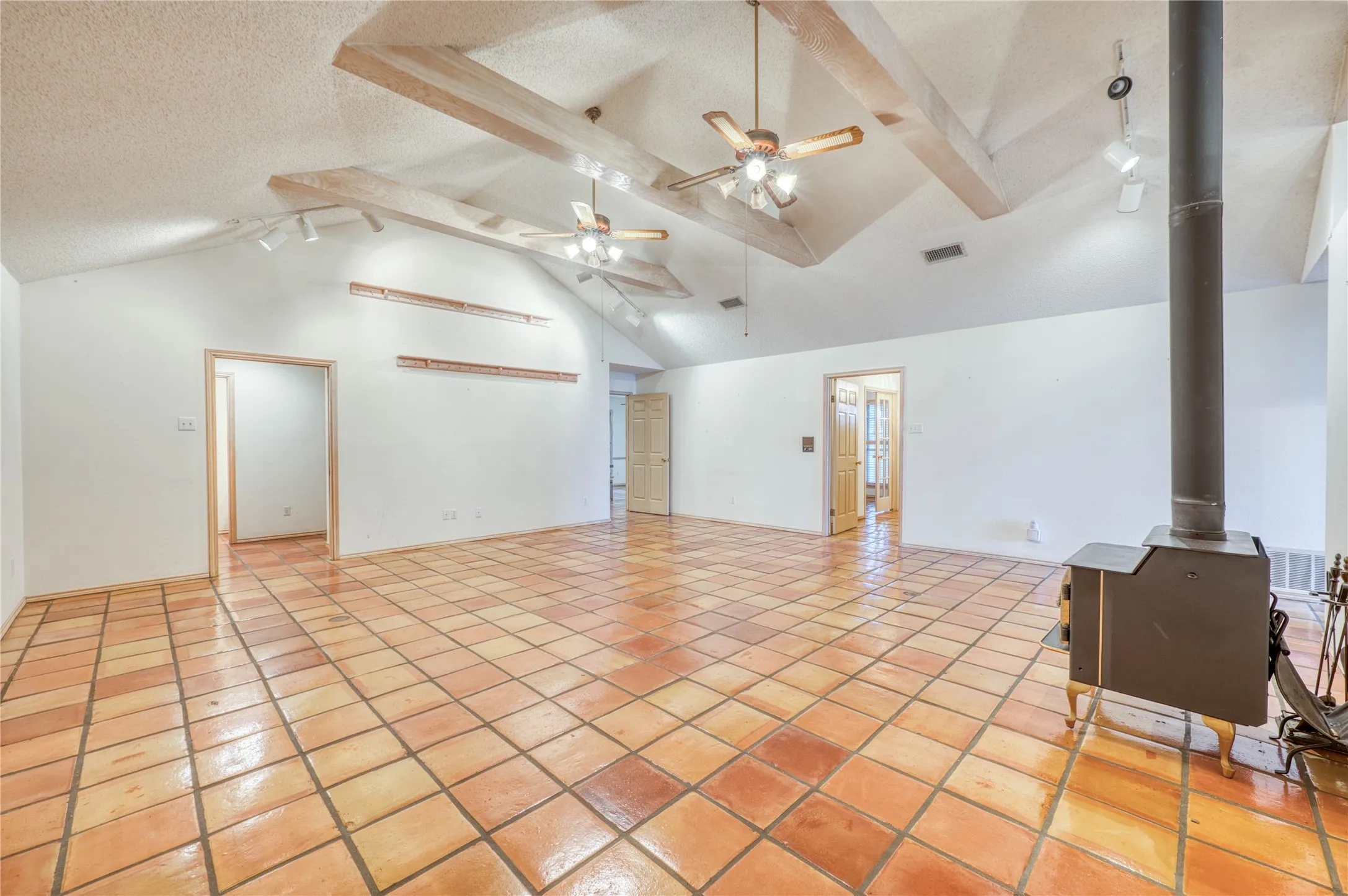 Single Family Residence For Sale in Limestone County , 1829 W FM 1246, Thornton, Texas 76687, 3 Bedrooms, 3 Bathrooms, Garage spaces, 2,512 Sqft, built in 1993, Price $1,650,000, mls#21352515, Real Estate Agent in Thornton, Homes For Sale in Limestone county, Homes For Sale in Thornton, Realtor in Thornton Texas, Real Estate Brokerage Independent Realty Texas, Luminita Cordes Realtor