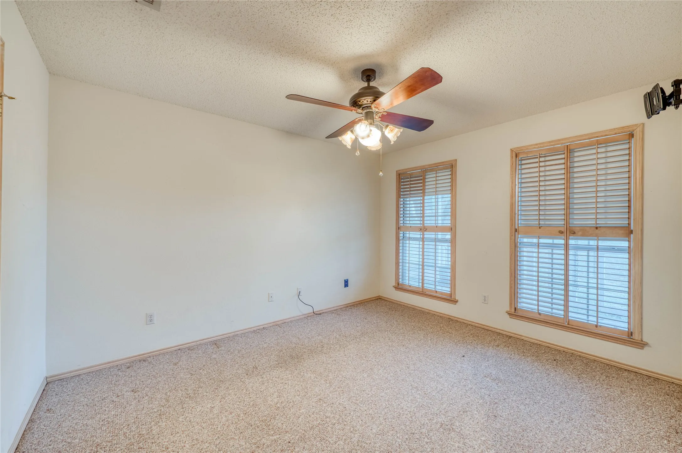 Single Family Residence For Sale in Limestone County , 1829 W FM 1246, Thornton, Texas 76687, 3 Bedrooms, 3 Bathrooms, Garage spaces, 2,512 Sqft, built in 1993, Price $1,650,000, mls#21352515, Real Estate Agent in Thornton, Homes For Sale in Limestone county, Homes For Sale in Thornton, Realtor in Thornton Texas, Real Estate Brokerage Independent Realty Texas, Luminita Cordes Realtor