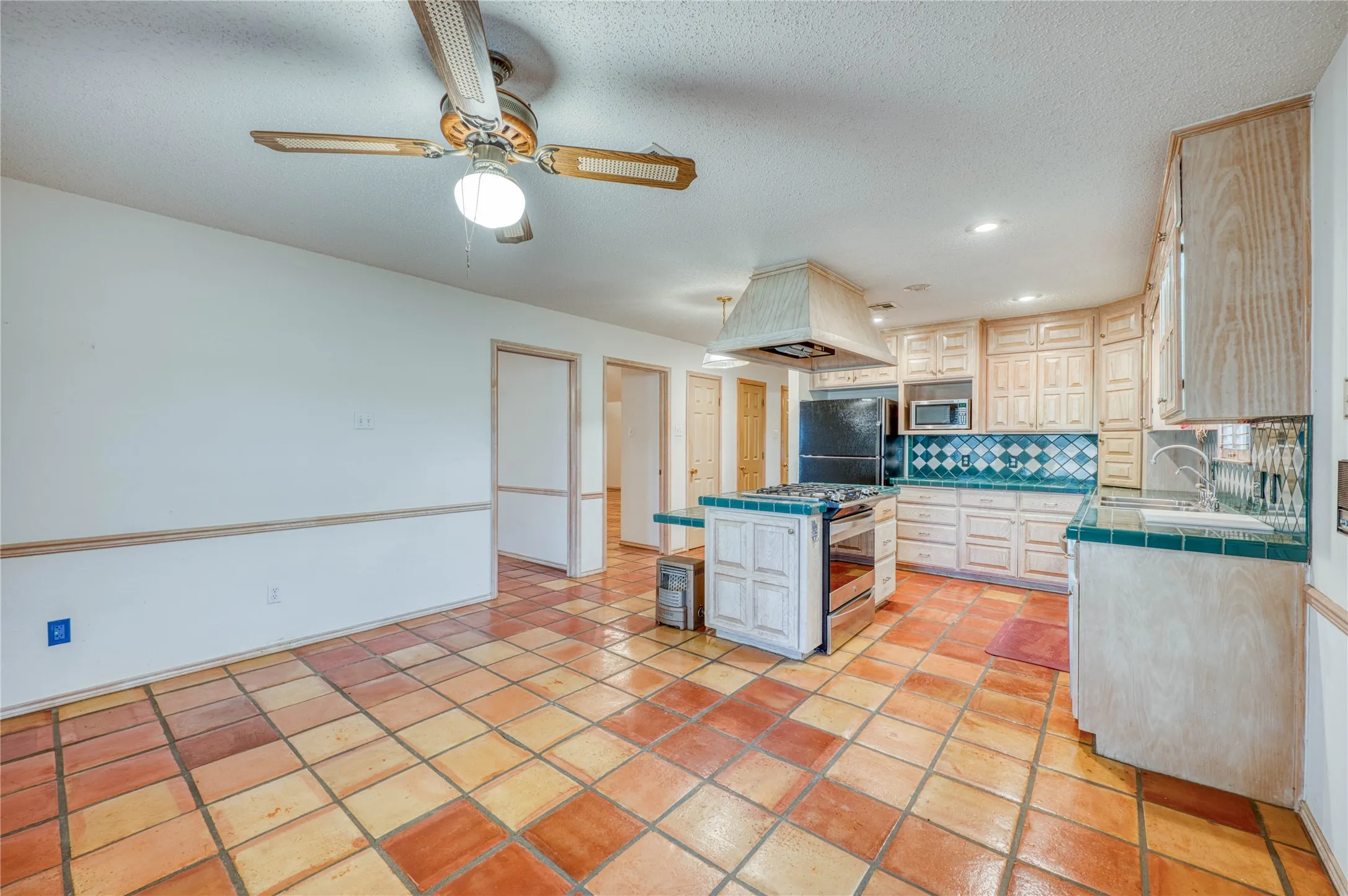 Single Family Residence For Sale in Limestone County , 1829 W FM 1246, Thornton, Texas 76687, 3 Bedrooms, 3 Bathrooms, Garage spaces, 2,512 Sqft, built in 1993, Price $1,650,000, mls#21352515, Real Estate Agent in Thornton, Homes For Sale in Limestone county, Homes For Sale in Thornton, Realtor in Thornton Texas, Real Estate Brokerage Independent Realty Texas, Luminita Cordes Realtor