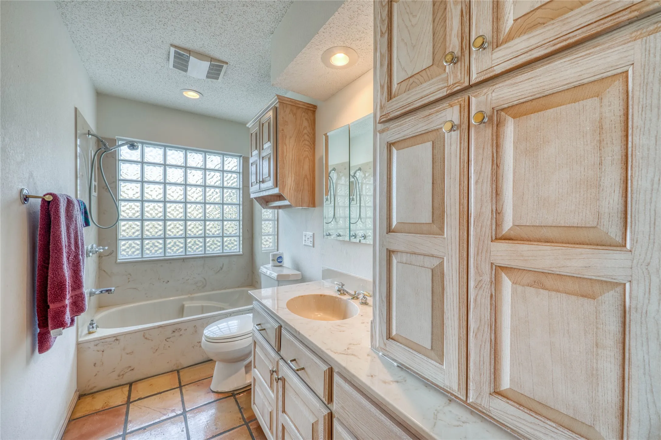 Single Family Residence For Sale in Limestone County , 1829 W FM 1246, Thornton, Texas 76687, 3 Bedrooms, 3 Bathrooms, Garage spaces, 2,512 Sqft, built in 1993, Price $1,650,000, mls#21352515, Real Estate Agent in Thornton, Homes For Sale in Limestone county, Homes For Sale in Thornton, Realtor in Thornton Texas, Real Estate Brokerage Independent Realty Texas, Luminita Cordes Realtor