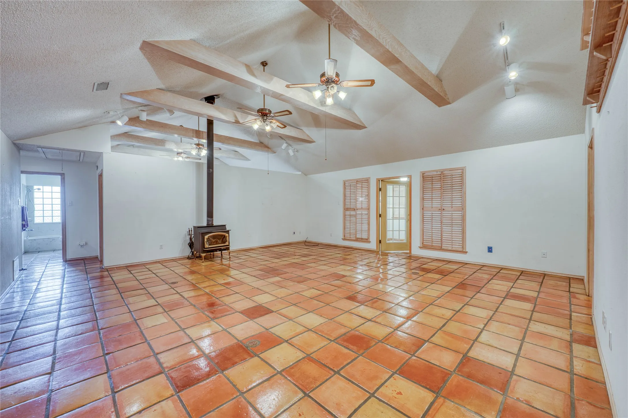 Single Family Residence For Sale in Limestone County , 1829 W FM 1246, Thornton, Texas 76687, 3 Bedrooms, 3 Bathrooms, Garage spaces, 2,512 Sqft, built in 1993, Price $1,650,000, mls#21352515, Real Estate Agent in Thornton, Homes For Sale in Limestone county, Homes For Sale in Thornton, Realtor in Thornton Texas, Real Estate Brokerage Independent Realty Texas, Luminita Cordes Realtor