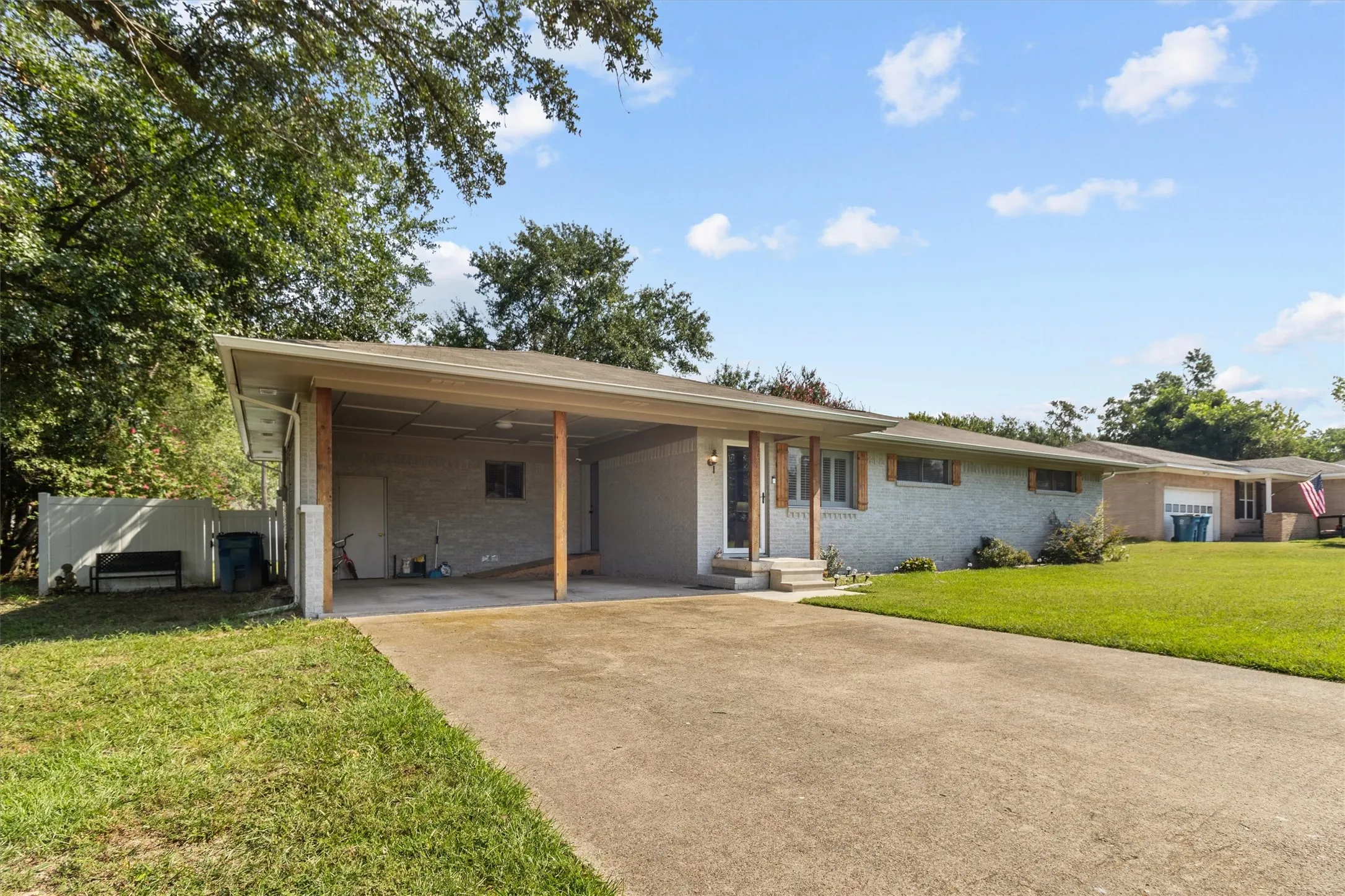 Single Family Residence For Sale in Wood County , 501 Linda Kay Drive, Winnsboro, Texas 75494, 3 Bedroom, 2 Bathroom, Garage spaces, 1,376 Sqft, built in 1965, mls#21352572, Real Estate Agent in Winnsboro, Homes For Sale in Wood county, Homes For Sale in Winnsboro, Realtor in Winnsboro Texas, Real Estate Brokerage Independent Realty Texas, Luminita Cordes Realtor