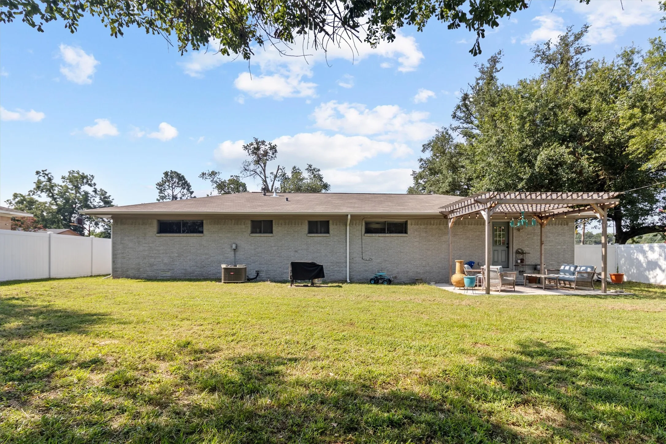 Single Family Residence For Sale in Wood County , 501 Linda Kay Drive, Winnsboro, Texas 75494, 3 Bedroom, 2 Bathroom, Garage spaces, 1,376 Sqft, built in 1965, mls#21352572, Real Estate Agent in Winnsboro, Homes For Sale in Wood county, Homes For Sale in Winnsboro, Realtor in Winnsboro Texas, Real Estate Brokerage Independent Realty Texas, Luminita Cordes Realtor