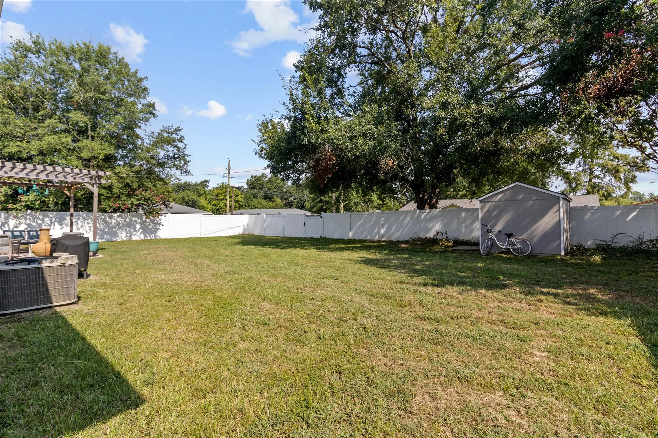 Single Family Residence For Sale in Wood County , 501 Linda Kay Drive, Winnsboro, Texas 75494, 3 Bedroom, 2 Bathroom, Garage spaces, 1,376 Sqft, built in 1965, mls#21352572, Real Estate Agent in Winnsboro, Homes For Sale in Wood county, Homes For Sale in Winnsboro, Realtor in Winnsboro Texas, Real Estate Brokerage Independent Realty Texas, Luminita Cordes Realtor
