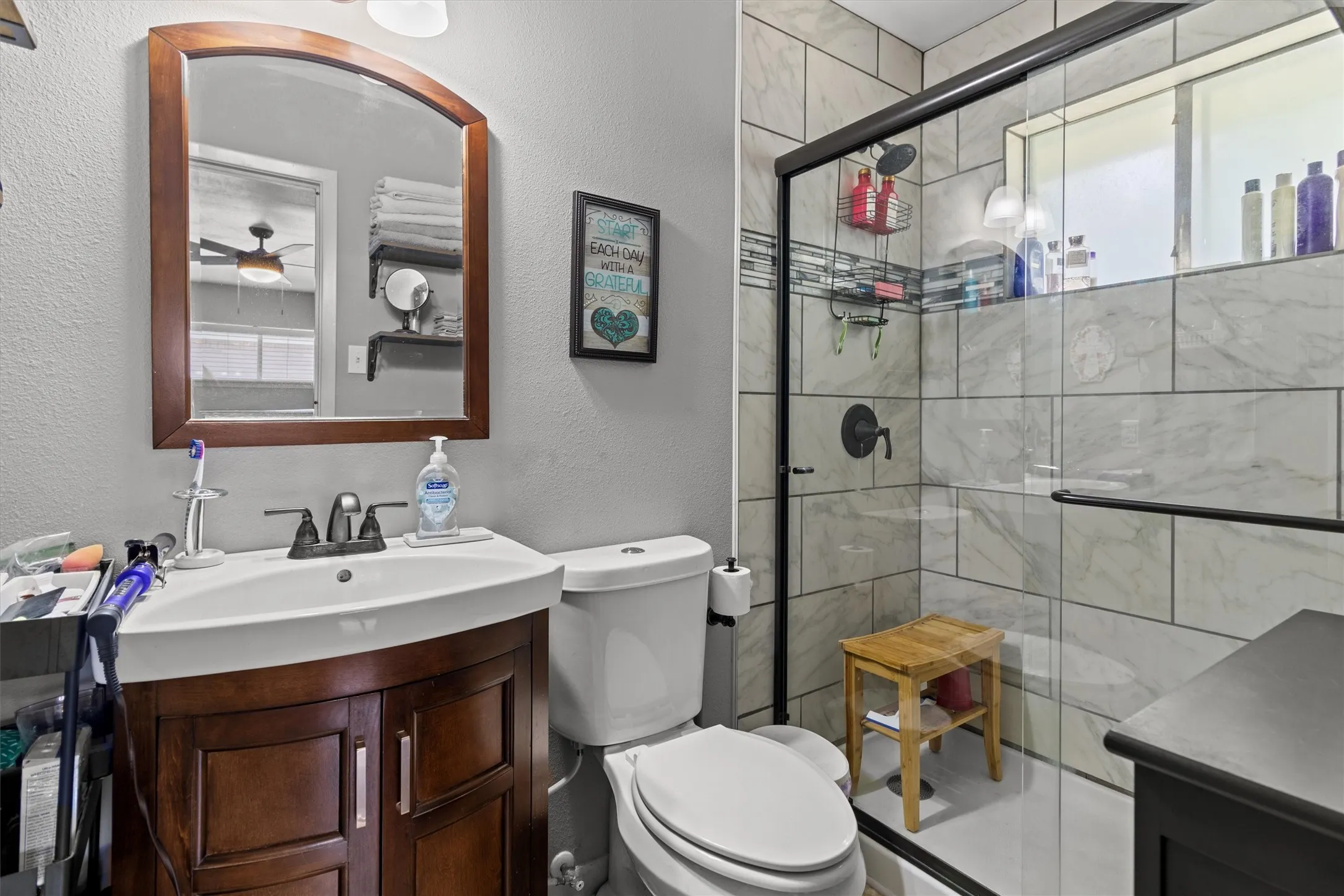 Single Family Residence For Sale in Wood County , 501 Linda Kay Drive, Winnsboro, Texas 75494, 3 Bedroom, 2 Bathroom, Garage spaces, 1,376 Sqft, built in 1965, mls#21352572, Real Estate Agent in Winnsboro, Homes For Sale in Wood county, Homes For Sale in Winnsboro, Realtor in Winnsboro Texas, Real Estate Brokerage Independent Realty Texas, Luminita Cordes Realtor