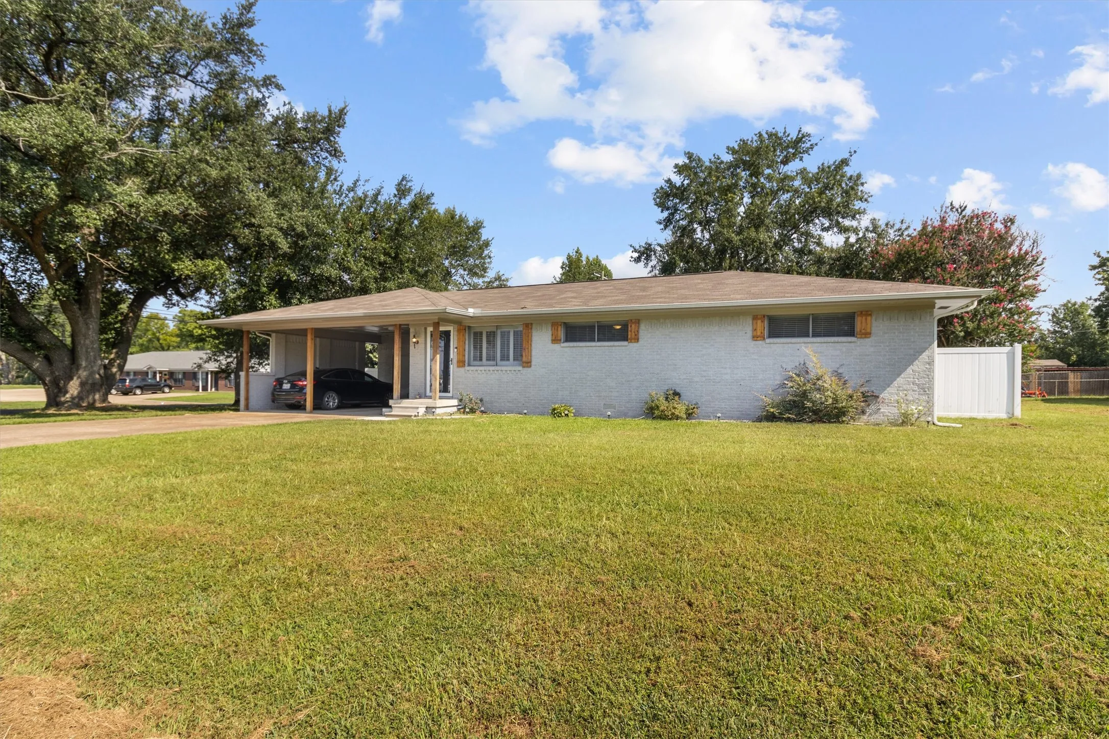 Single Family Residence For Sale in Wood County , 501 Linda Kay Drive, Winnsboro, Texas 75494, 3 Bedroom, 2 Bathroom, Garage spaces, 1,376 Sqft, built in 1965, mls#21352572, Real Estate Agent in Winnsboro, Homes For Sale in Wood county, Homes For Sale in Winnsboro, Realtor in Winnsboro Texas, Real Estate Brokerage Independent Realty Texas, Luminita Cordes Realtor