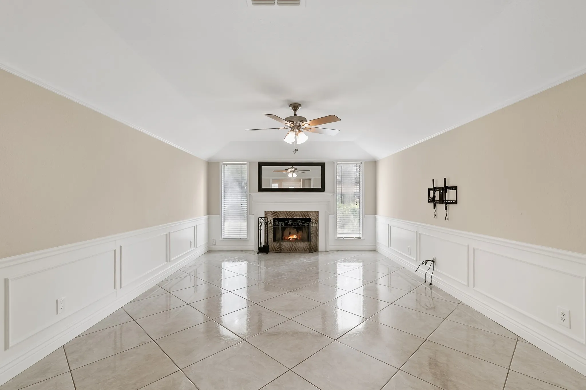 Single Family Residence For Sale in Denton County , 1912 Buckeye Drive, Flower Mound, Texas 75028, 3 Bedroom, 2 Bathroom, 2 Garage spaces, 1,661 Sqft, built in 1983, mls#21291730, Real Estate Agent in Flower Mound, Homes For Sale in Denton county, Homes For Sale in Flower Mound, Realtor in Flower Mound Texas, Real Estate Brokerage Independent Realty Texas, Luminita Cordes Realtor