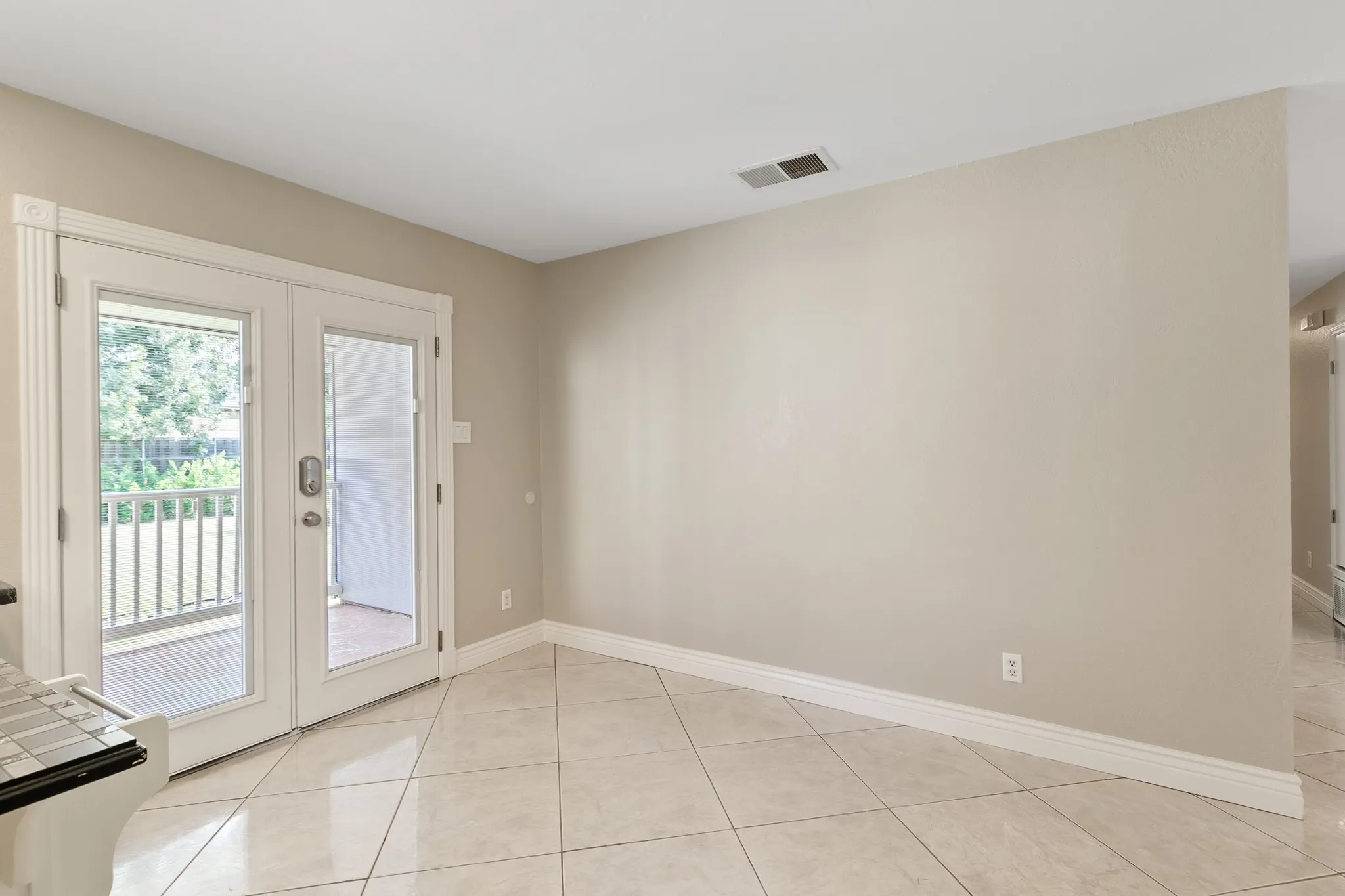 Single Family Residence For Sale in Denton County , 1912 Buckeye Drive, Flower Mound, Texas 75028, 3 Bedroom, 2 Bathroom, 2 Garage spaces, 1,661 Sqft, built in 1983, mls#21291730, Real Estate Agent in Flower Mound, Homes For Sale in Denton county, Homes For Sale in Flower Mound, Realtor in Flower Mound Texas, Real Estate Brokerage Independent Realty Texas, Luminita Cordes Realtor