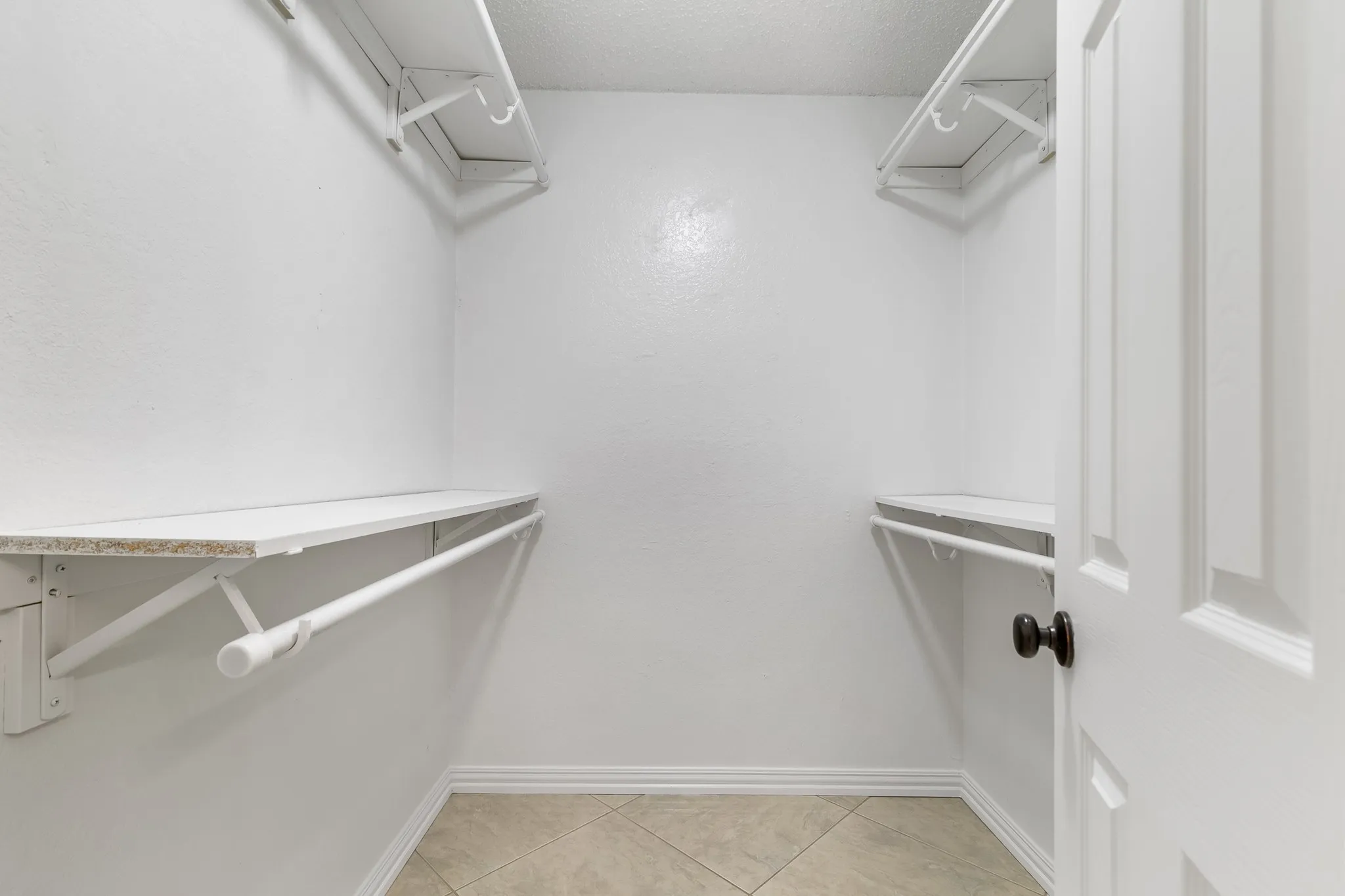 Single Family Residence For Sale in Denton County , 1912 Buckeye Drive, Flower Mound, Texas 75028, 3 Bedroom, 2 Bathroom, 2 Garage spaces, 1,661 Sqft, built in 1983, mls#21291730, Real Estate Agent in Flower Mound, Homes For Sale in Denton county, Homes For Sale in Flower Mound, Realtor in Flower Mound Texas, Real Estate Brokerage Independent Realty Texas, Luminita Cordes Realtor