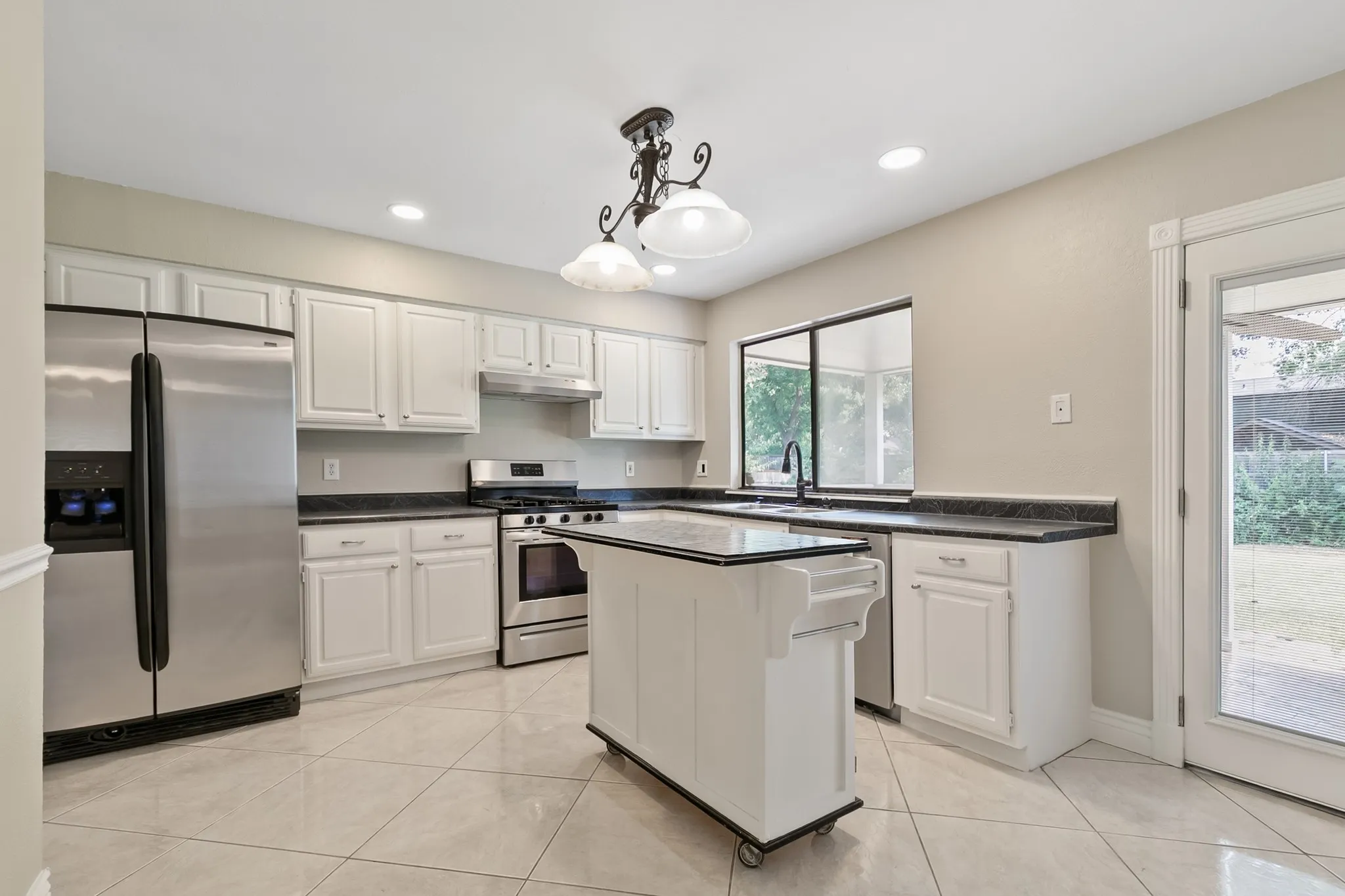 Single Family Residence For Sale in Denton County , 1912 Buckeye Drive, Flower Mound, Texas 75028, 3 Bedroom, 2 Bathroom, 2 Garage spaces, 1,661 Sqft, built in 1983, mls#21291730, Real Estate Agent in Flower Mound, Homes For Sale in Denton county, Homes For Sale in Flower Mound, Realtor in Flower Mound Texas, Real Estate Brokerage Independent Realty Texas, Luminita Cordes Realtor
