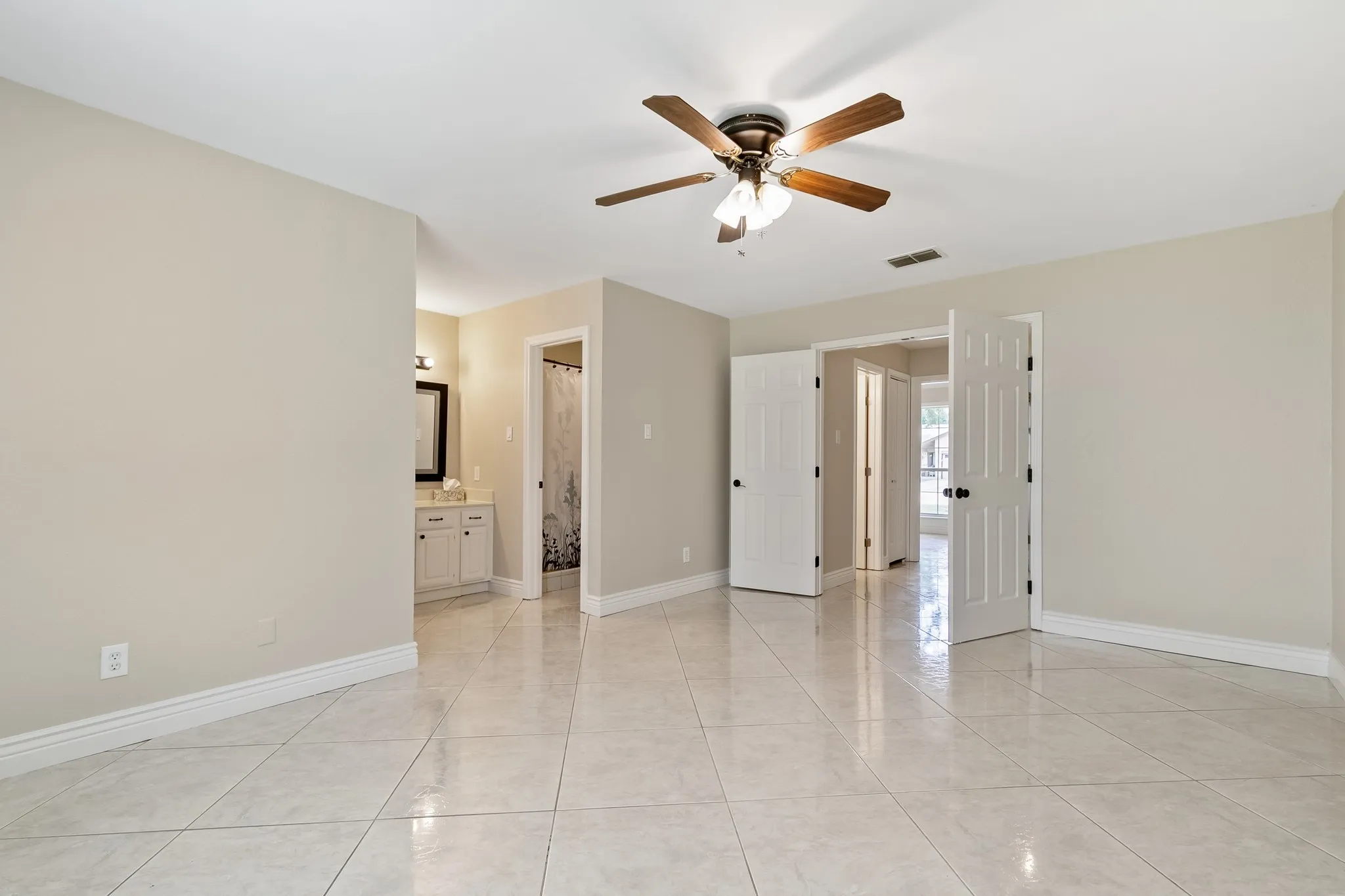 Single Family Residence For Sale in Denton County , 1912 Buckeye Drive, Flower Mound, Texas 75028, 3 Bedroom, 2 Bathroom, 2 Garage spaces, 1,661 Sqft, built in 1983, mls#21291730, Real Estate Agent in Flower Mound, Homes For Sale in Denton county, Homes For Sale in Flower Mound, Realtor in Flower Mound Texas, Real Estate Brokerage Independent Realty Texas, Luminita Cordes Realtor