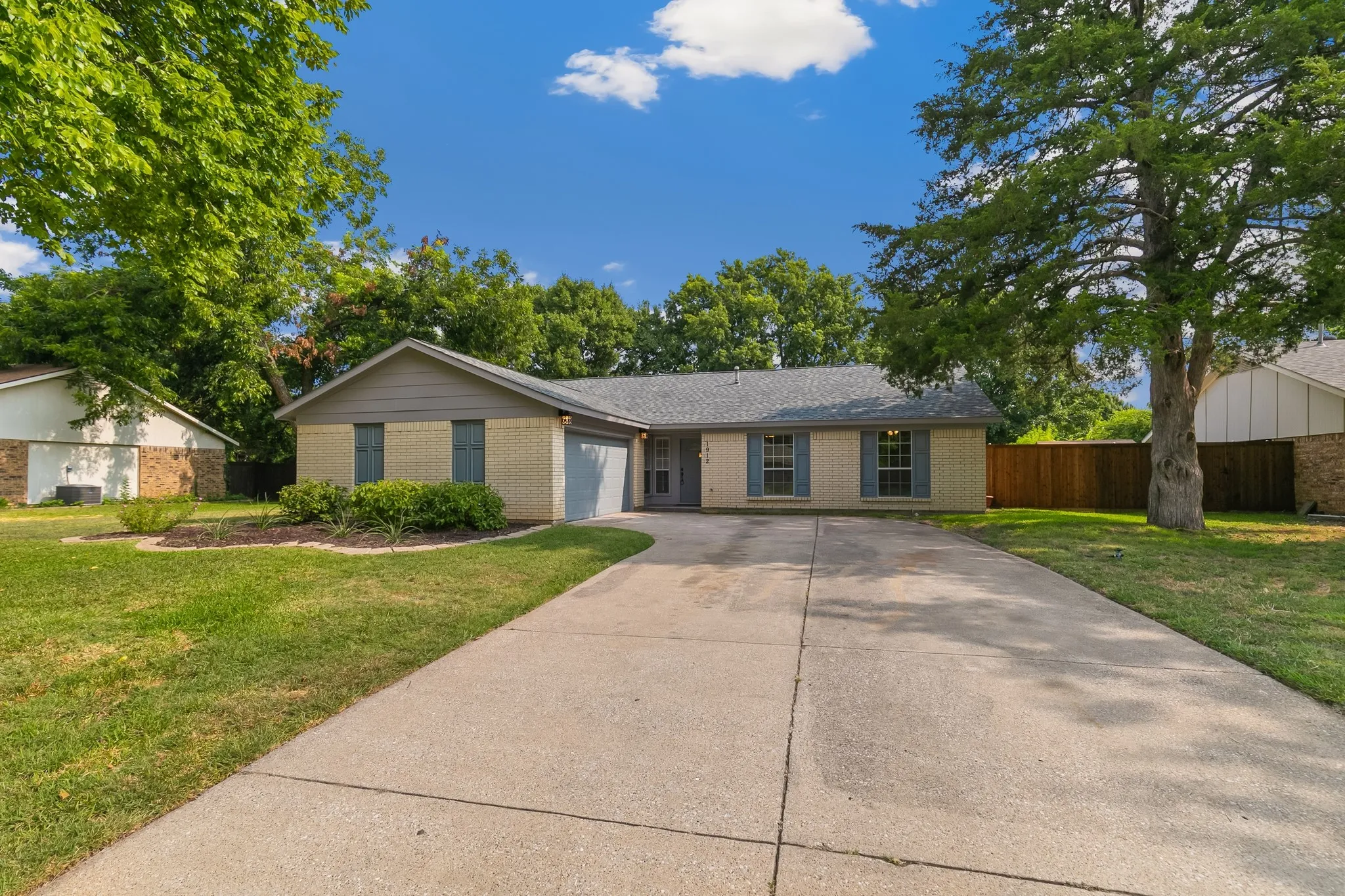 Single Family Residence For Sale in Denton County , 1912 Buckeye Drive, Flower Mound, Texas 75028, 3 Bedroom, 2 Bathroom, 2 Garage spaces, 1,661 Sqft, built in 1983, mls#21291730, Real Estate Agent in Flower Mound, Homes For Sale in Denton county, Homes For Sale in Flower Mound, Realtor in Flower Mound Texas, Real Estate Brokerage Independent Realty Texas, Luminita Cordes Realtor