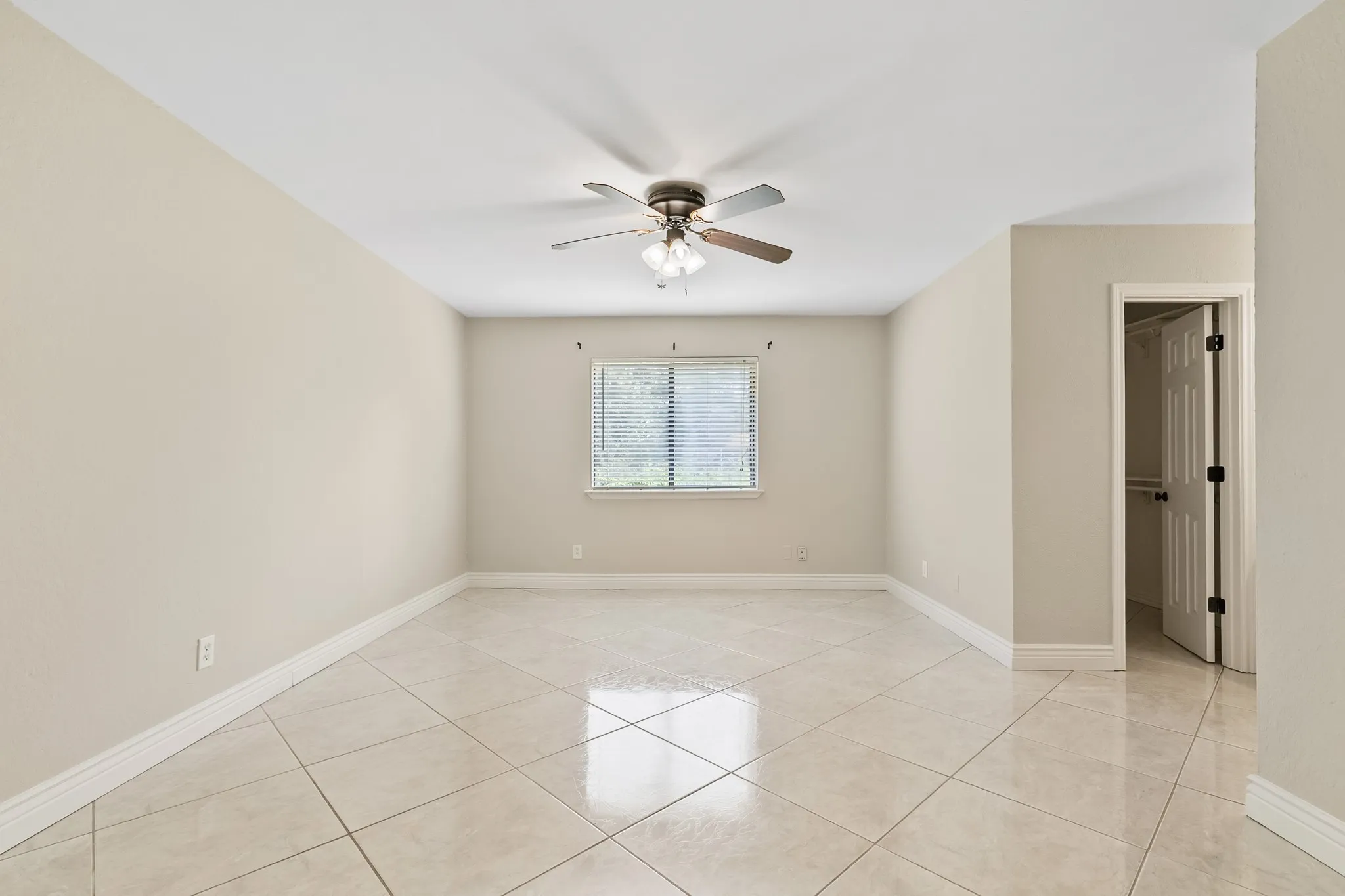 Single Family Residence For Sale in Denton County , 1912 Buckeye Drive, Flower Mound, Texas 75028, 3 Bedroom, 2 Bathroom, 2 Garage spaces, 1,661 Sqft, built in 1983, mls#21291730, Real Estate Agent in Flower Mound, Homes For Sale in Denton county, Homes For Sale in Flower Mound, Realtor in Flower Mound Texas, Real Estate Brokerage Independent Realty Texas, Luminita Cordes Realtor