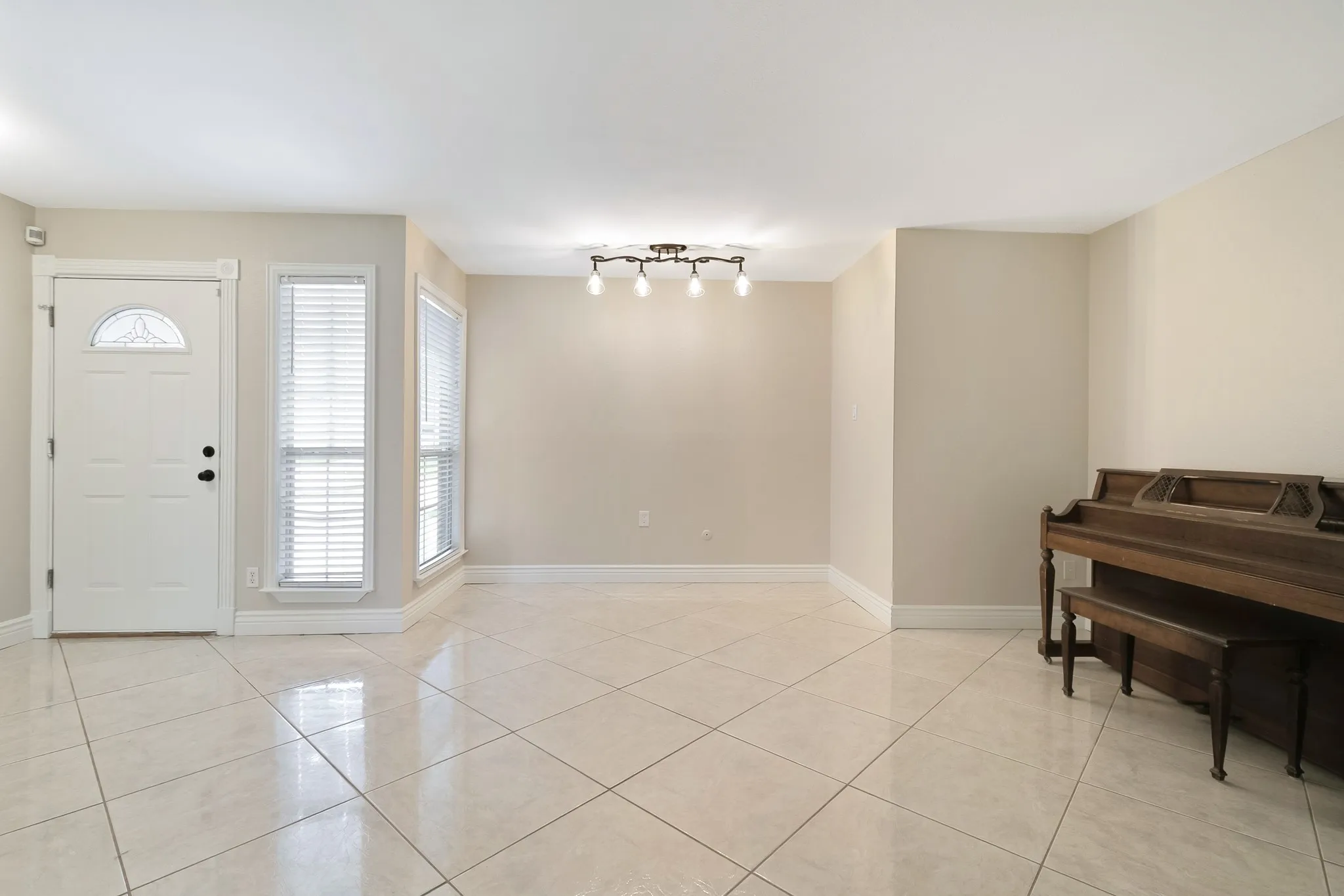 Single Family Residence For Sale in Denton County , 1912 Buckeye Drive, Flower Mound, Texas 75028, 3 Bedroom, 2 Bathroom, 2 Garage spaces, 1,661 Sqft, built in 1983, mls#21291730, Real Estate Agent in Flower Mound, Homes For Sale in Denton county, Homes For Sale in Flower Mound, Realtor in Flower Mound Texas, Real Estate Brokerage Independent Realty Texas, Luminita Cordes Realtor