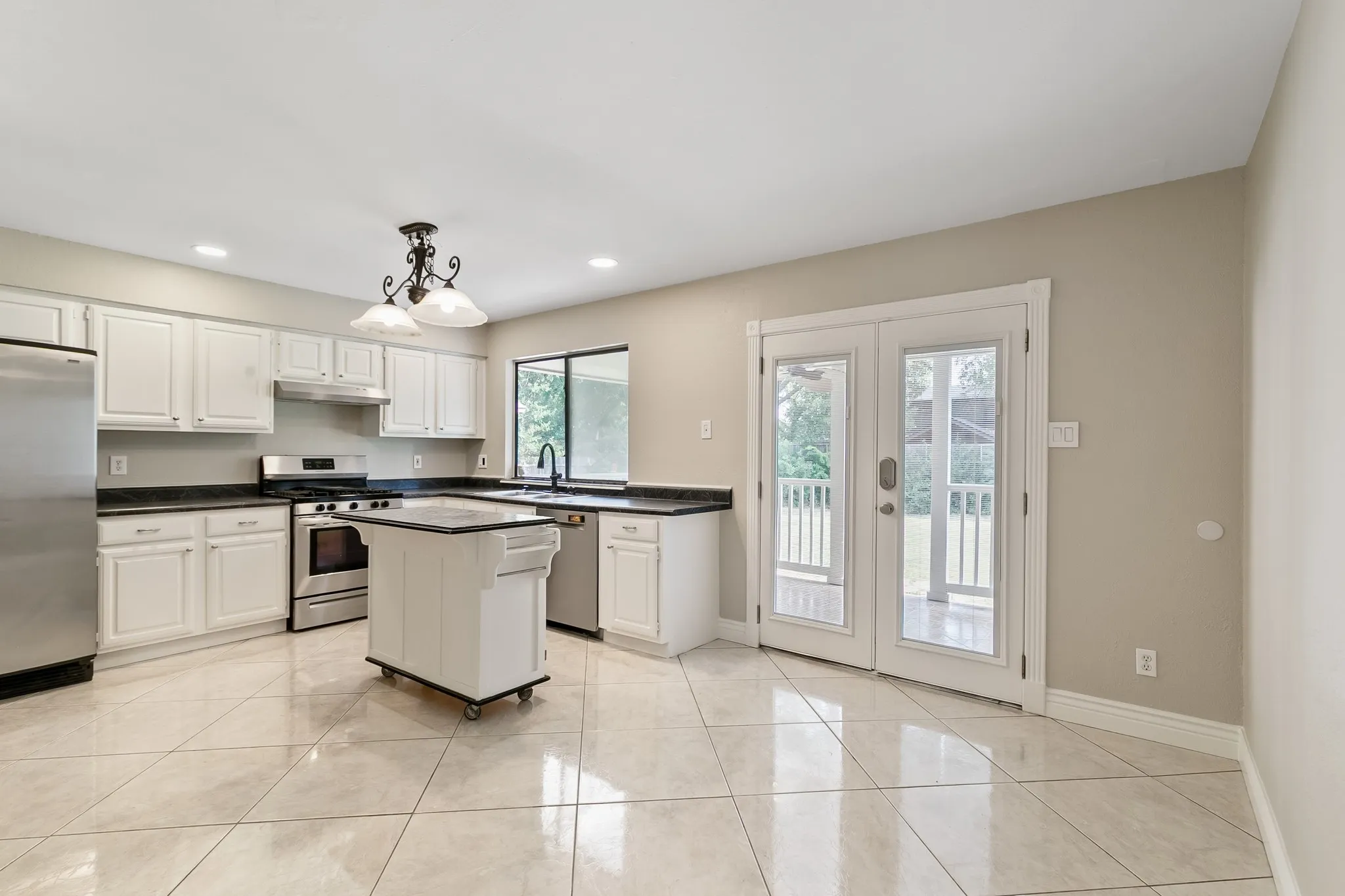 Single Family Residence For Sale in Denton County , 1912 Buckeye Drive, Flower Mound, Texas 75028, 3 Bedroom, 2 Bathroom, 2 Garage spaces, 1,661 Sqft, built in 1983, mls#21291730, Real Estate Agent in Flower Mound, Homes For Sale in Denton county, Homes For Sale in Flower Mound, Realtor in Flower Mound Texas, Real Estate Brokerage Independent Realty Texas, Luminita Cordes Realtor