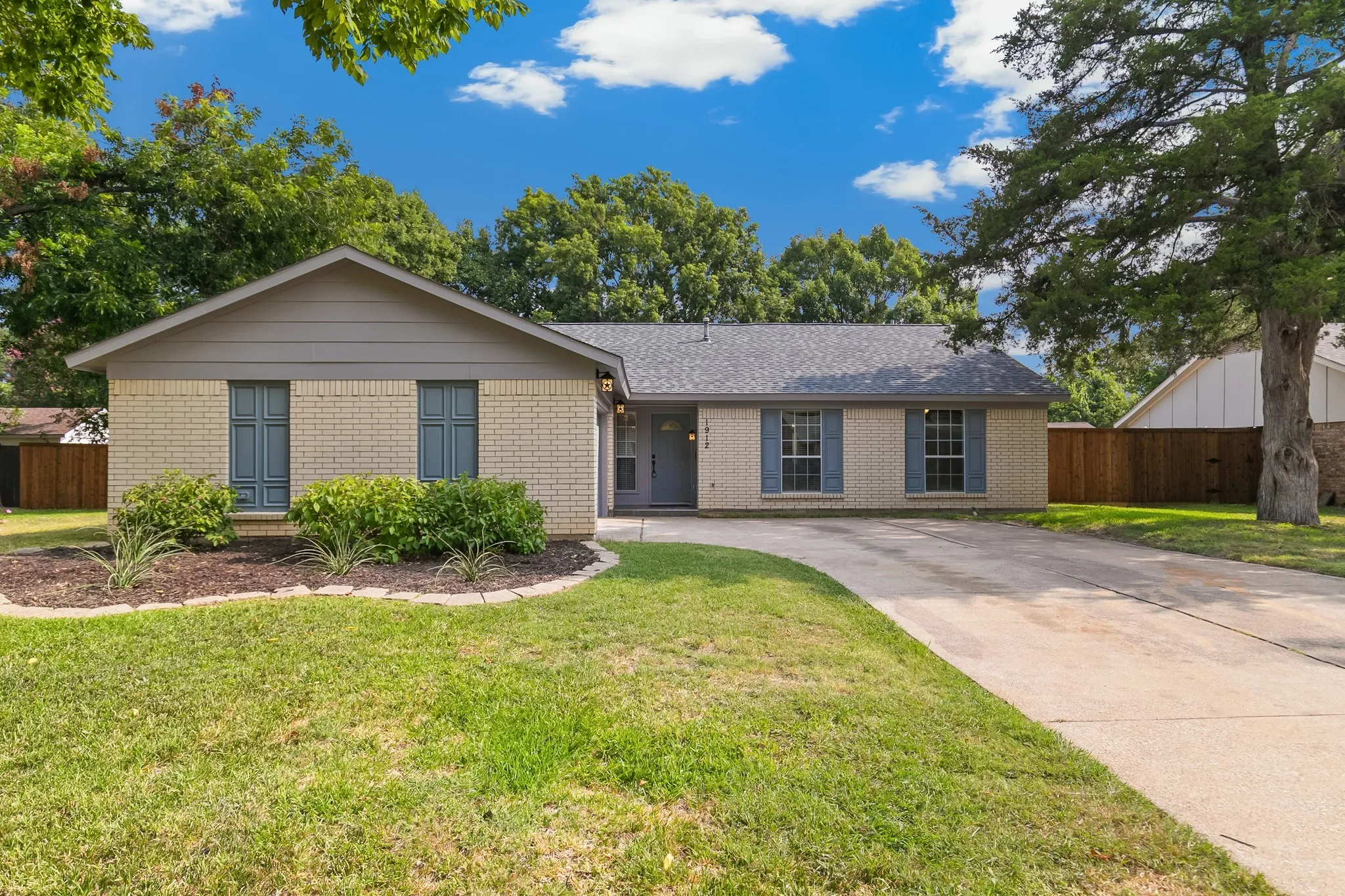 Single Family Residence For Sale in Denton County , 1912 Buckeye Drive, Flower Mound, Texas 75028, 3 Bedroom, 2 Bathroom, 2 Garage spaces, 1,661 Sqft, built in 1983, mls#21291730, Real Estate Agent in Flower Mound, Homes For Sale in Denton county, Homes For Sale in Flower Mound, Realtor in Flower Mound Texas, Real Estate Brokerage Independent Realty Texas, Luminita Cordes Realtor