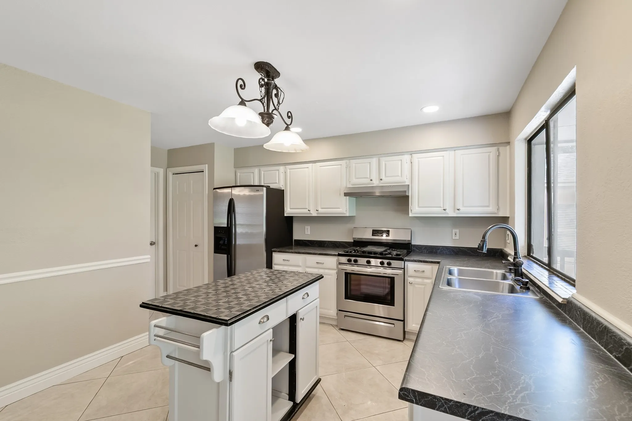 Single Family Residence For Sale in Denton County , 1912 Buckeye Drive, Flower Mound, Texas 75028, 3 Bedroom, 2 Bathroom, 2 Garage spaces, 1,661 Sqft, built in 1983, mls#21291730, Real Estate Agent in Flower Mound, Homes For Sale in Denton county, Homes For Sale in Flower Mound, Realtor in Flower Mound Texas, Real Estate Brokerage Independent Realty Texas, Luminita Cordes Realtor